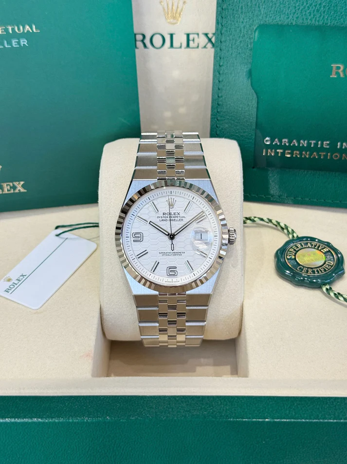 Rolex Land-Dweller 40 Oyster, 40 mm, Oystersteel and white gold M127334-0001