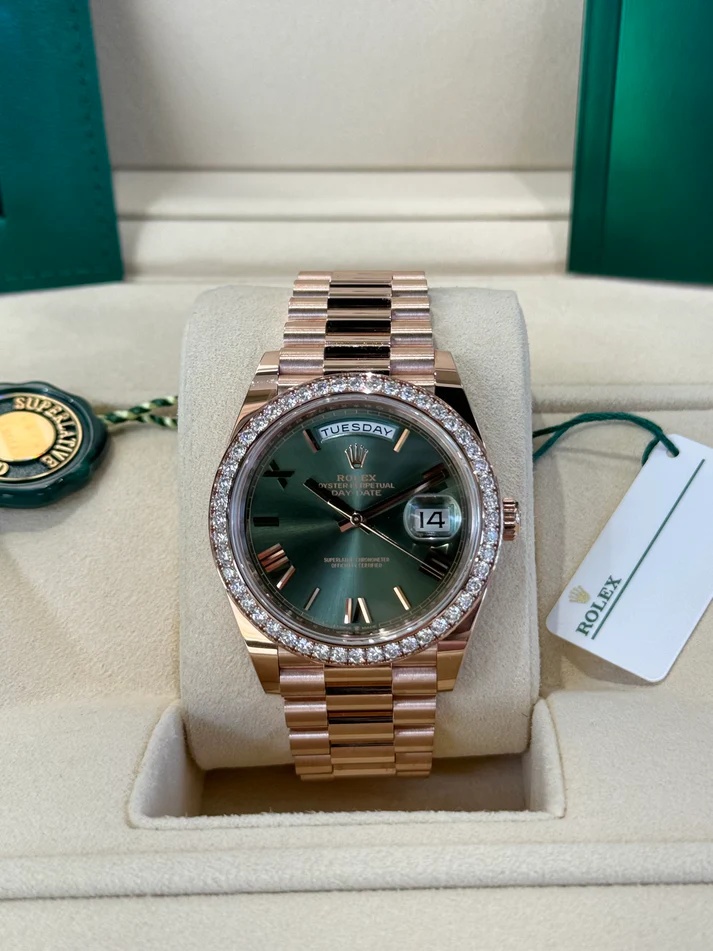 【Super Clone】RLX   "President" 40mm Everose Gold Olive Green Roman Dial Diamond Bezel - 228345RBR