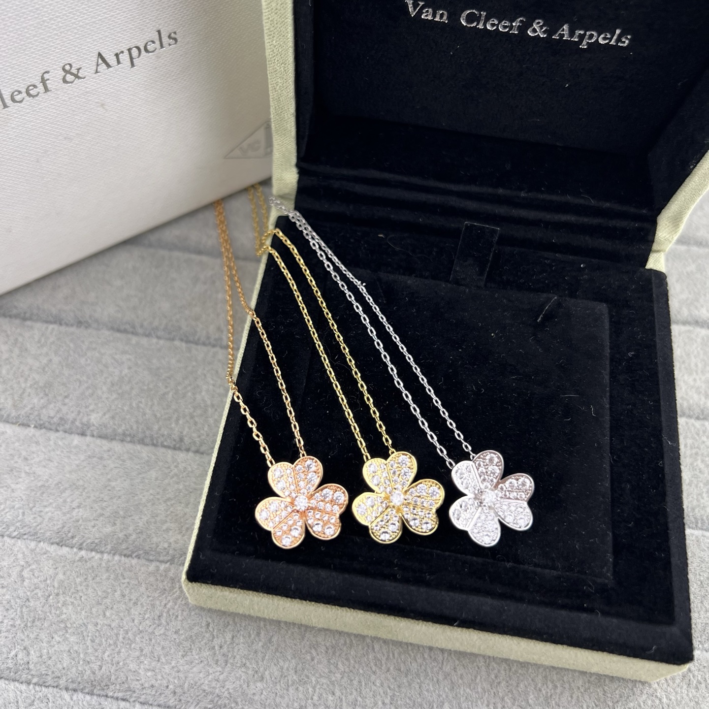 Clover large diamond necklace - Artisantouchss