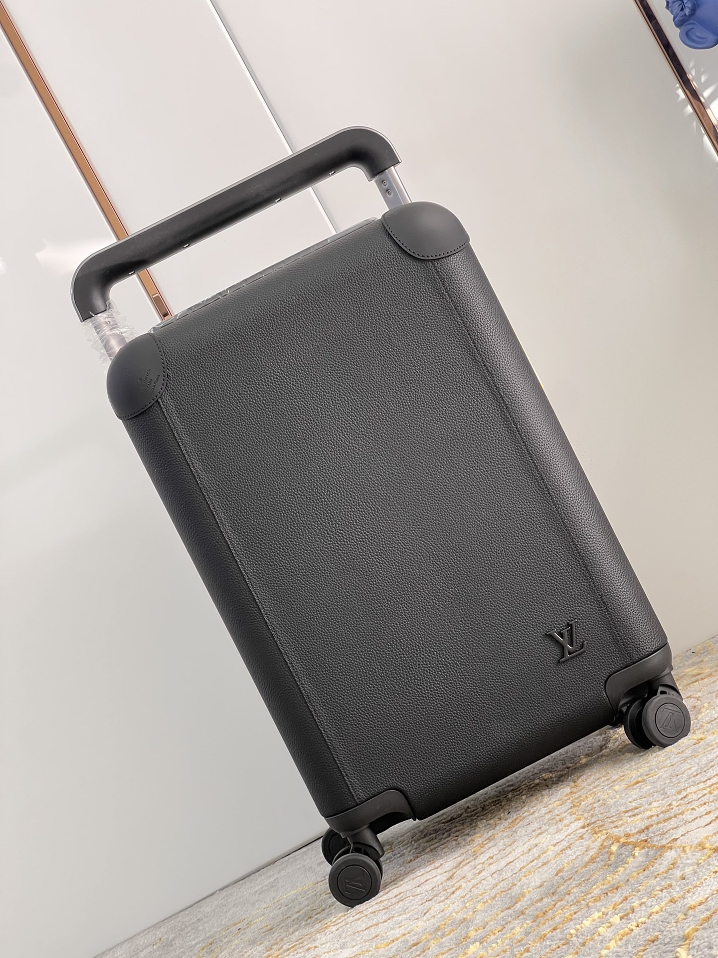 L X V Suitcase Size:55x38x21cm