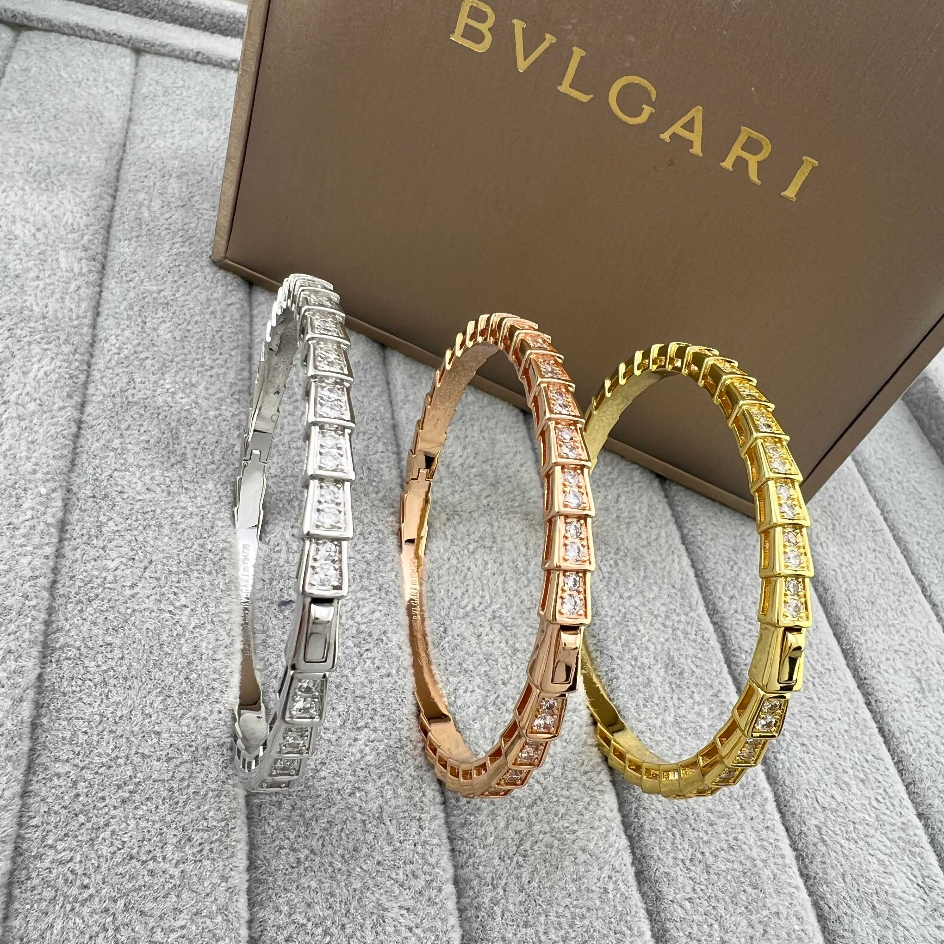 Snake-bone bracelet fully set with diamonds - Artisantouchss