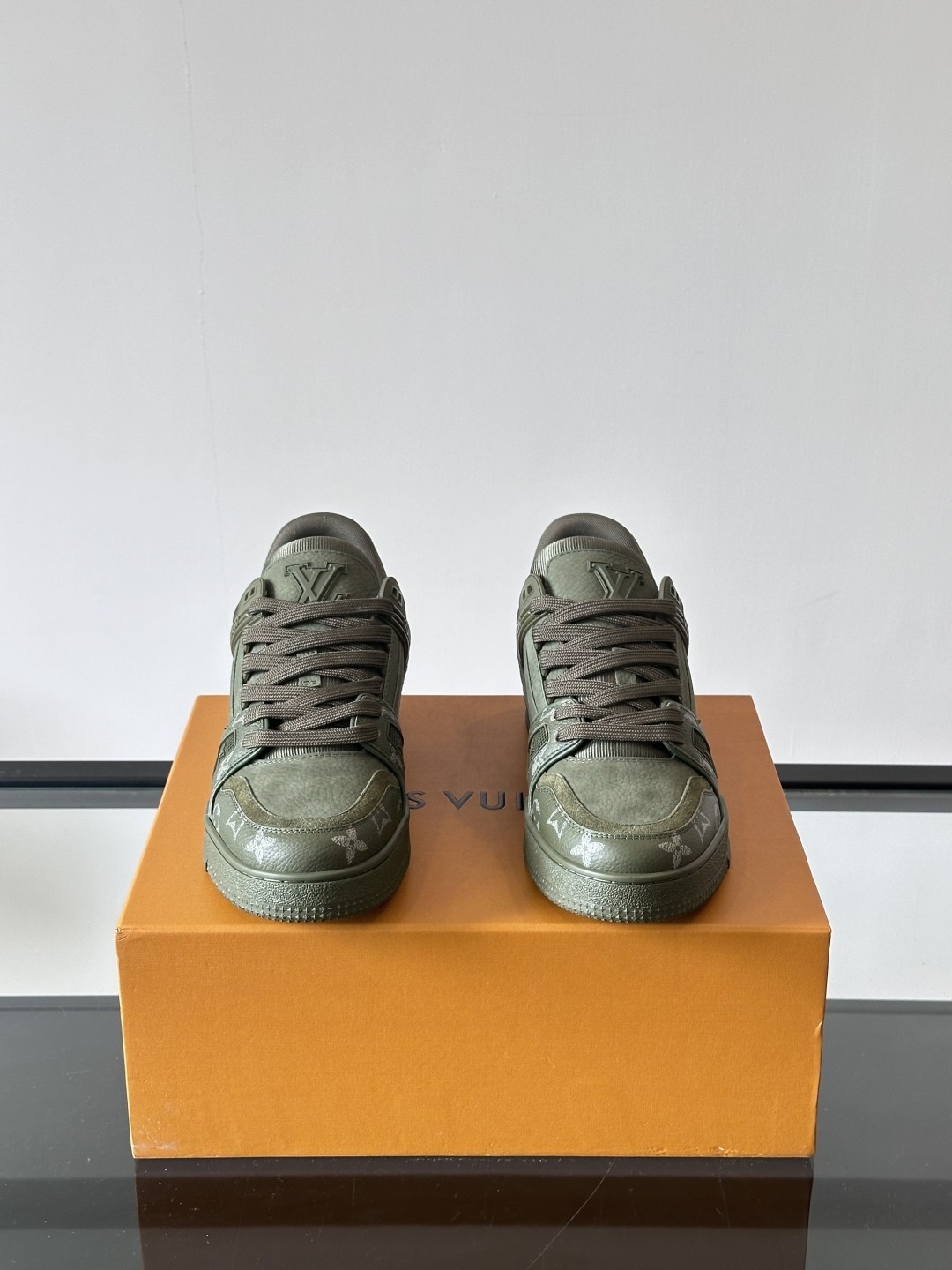 L X V SNEAKERS detail 3