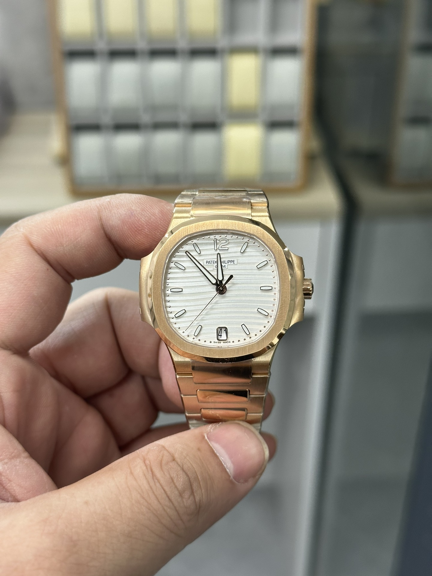 Patek Philippe Ladies Nautilus Golden Dial Rose Gold 7118 1200R 010