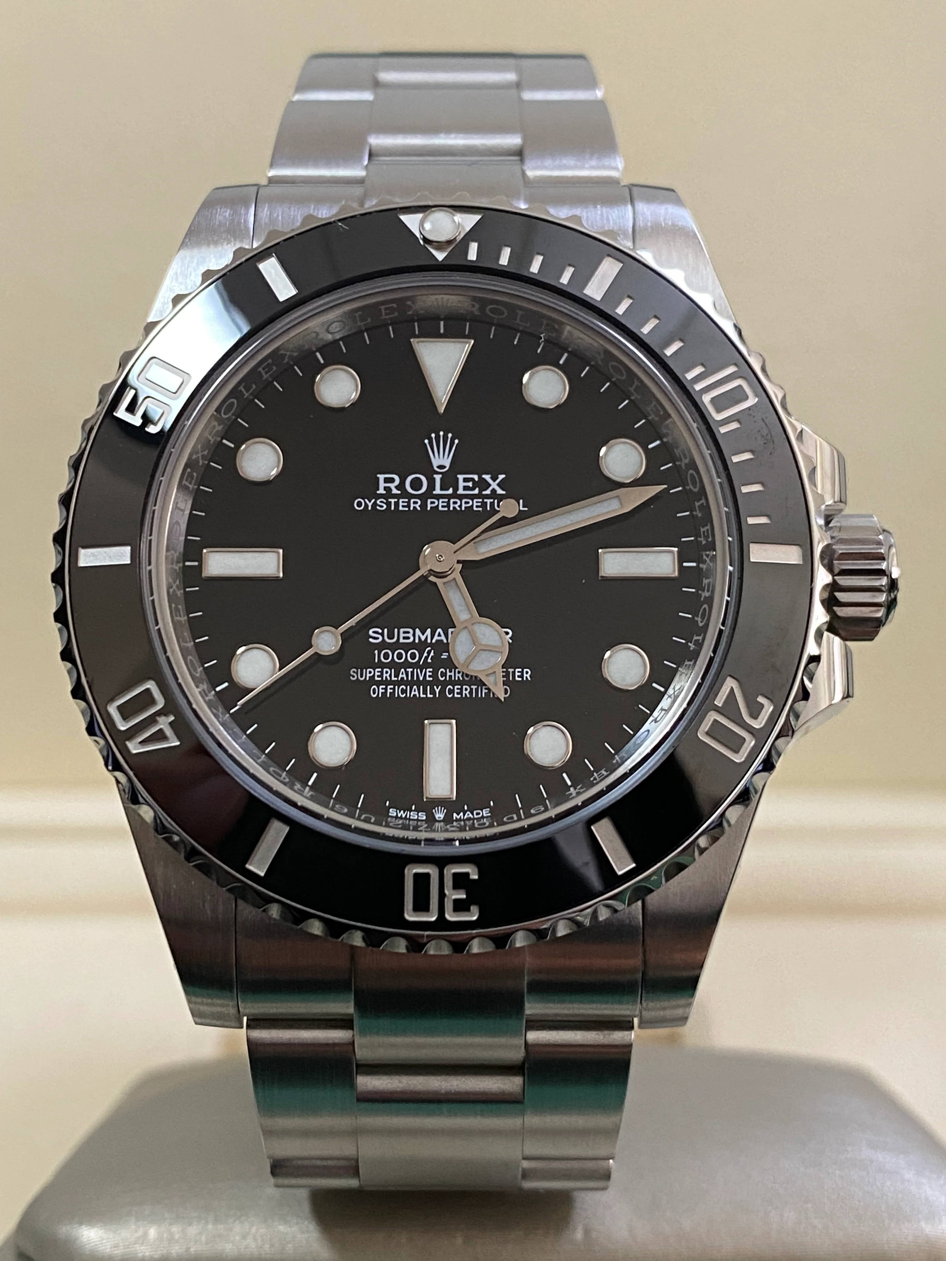 Rolex,Submariner Steel Submariner No Date - 2022 - Black Dial - 124060 *COMPLETE SET*