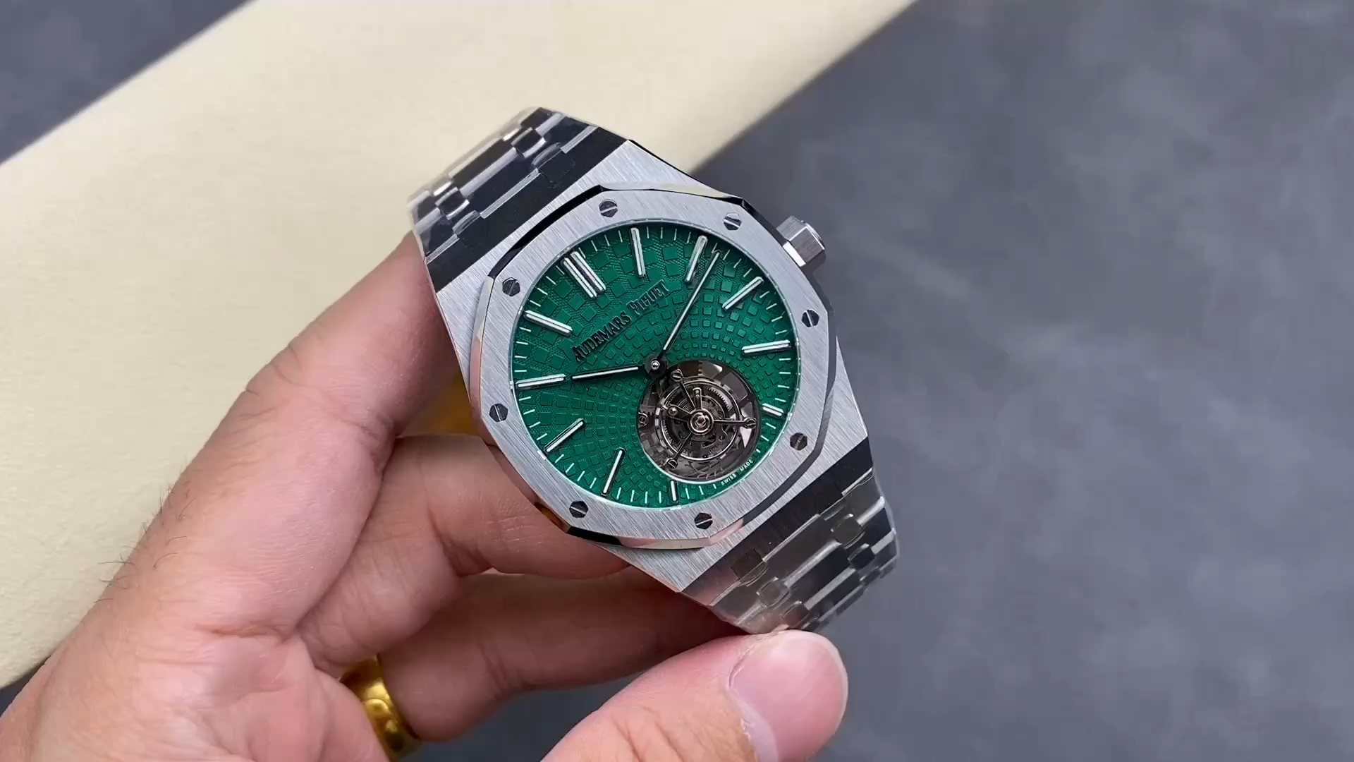 AP Replica Royal Oak Flying Tourbillon Titanium 26534TI.OO.1220TI.01 Green Dial
