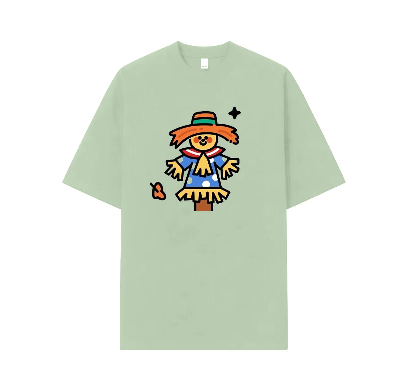 A cute short-sleeved shirt with a scarecrow print is a must-have item in your summer wardrobe.