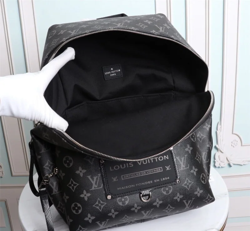 Louis Vuitton Discovery Backpack M45218