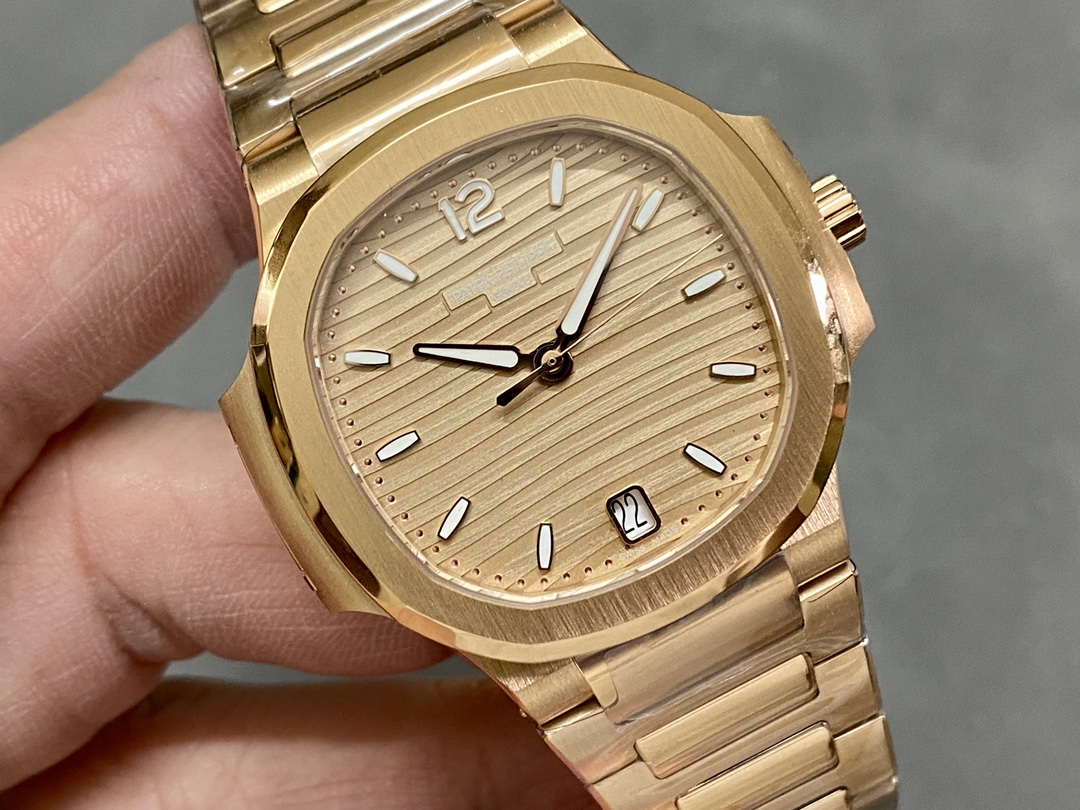 Replica Patek Philippe Nautilus 7118 1R 010 40mm Mens Watch