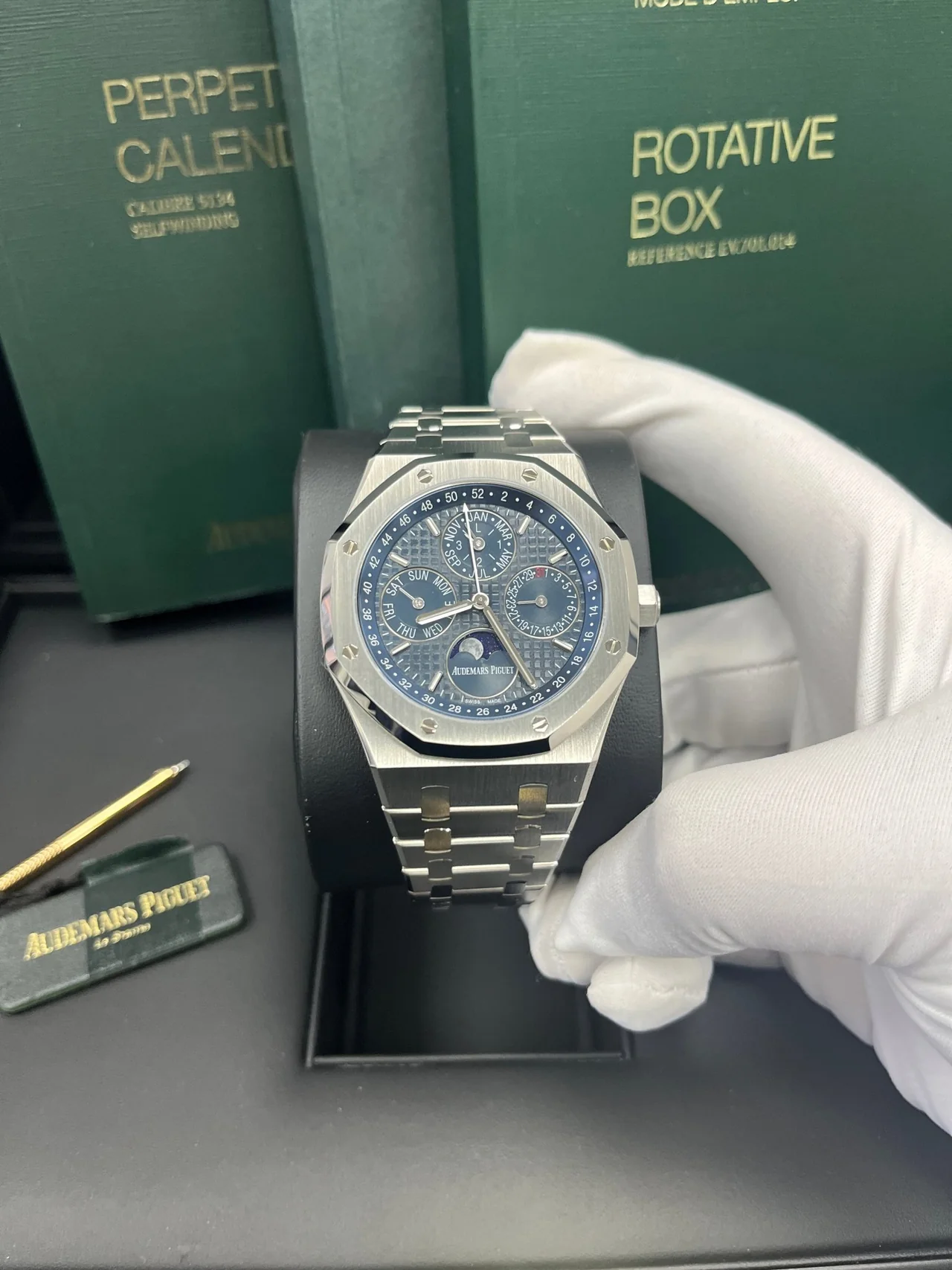 Royal Oak Perpetual Calendar Ref. 26574ST.OO.1220ST.02 41mm