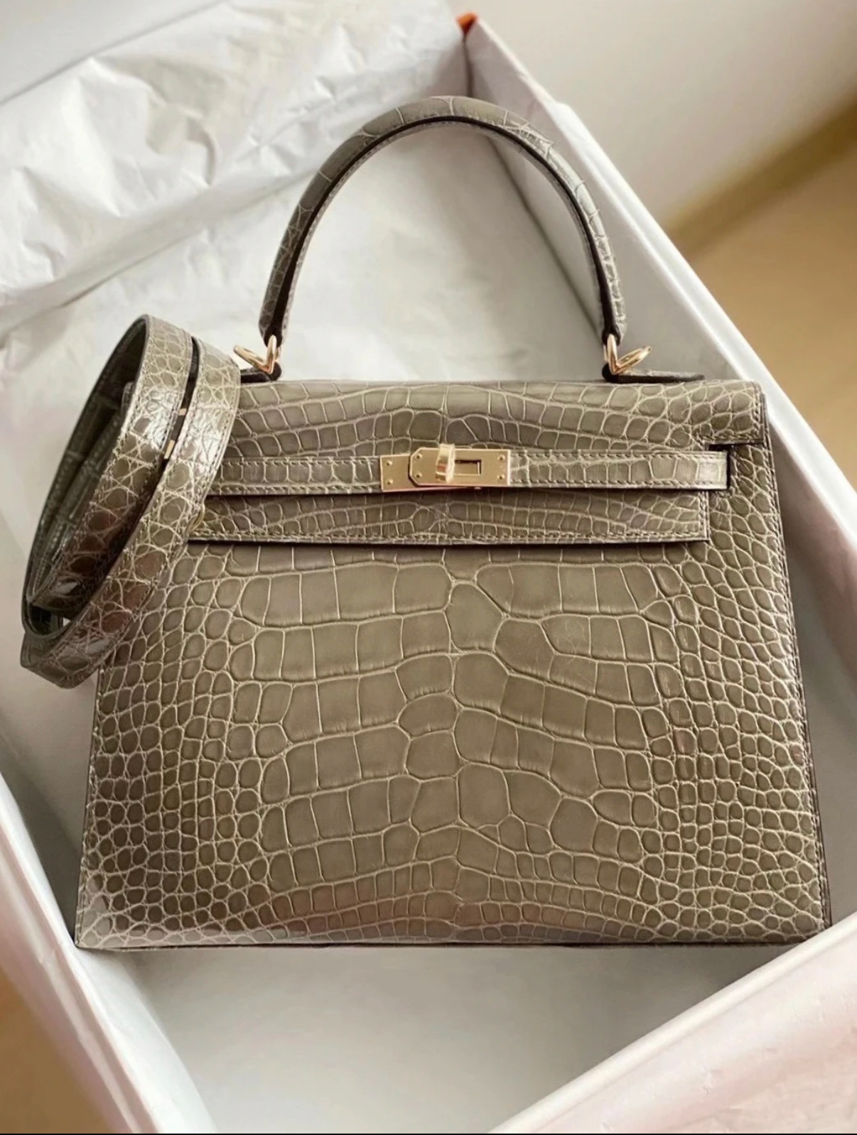 Hermès Kelly 25-28 Dove Grey Crocodile Leather Custom