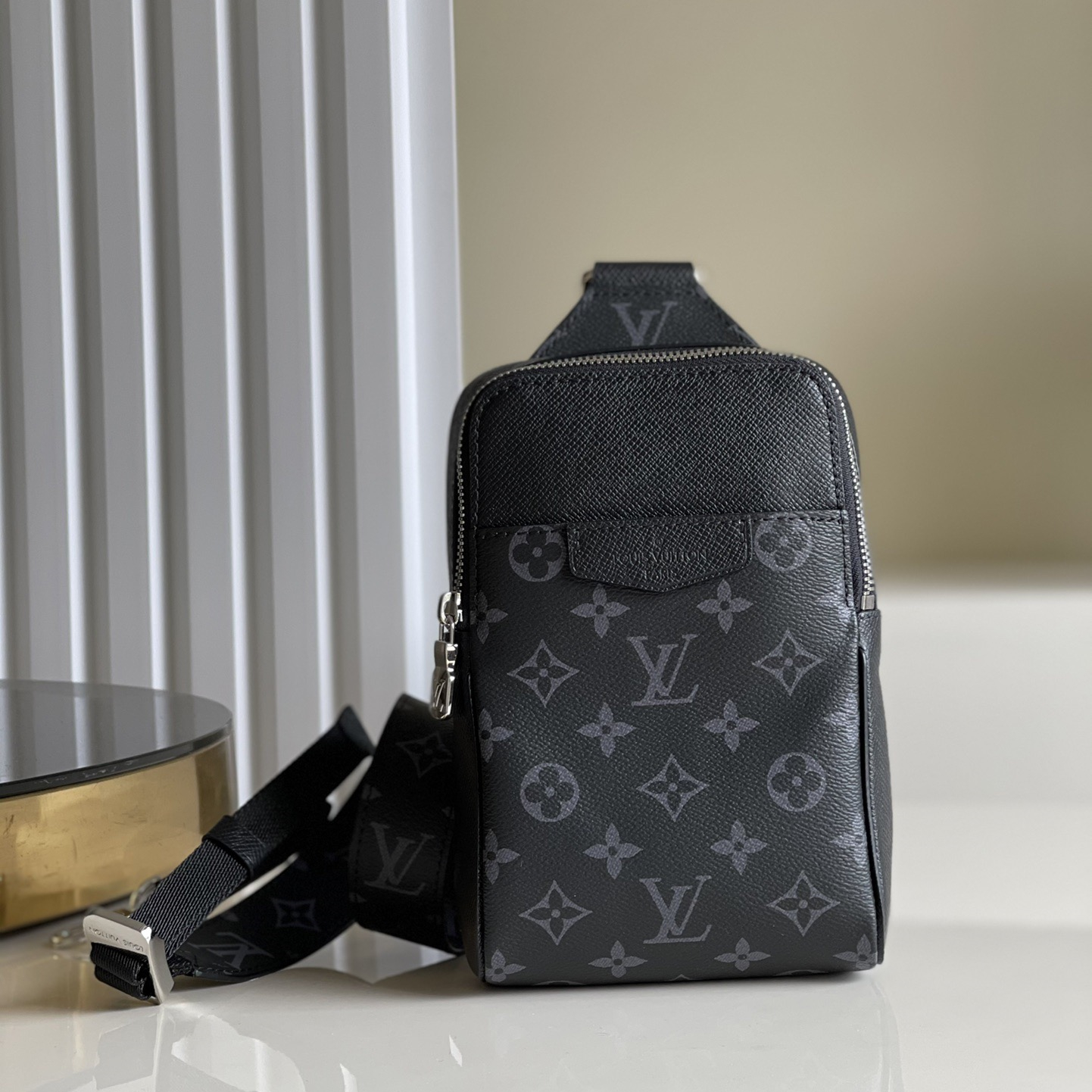 Louis Vuitton M30741 Outdoor Slingbag Men Bags Size 21*13*5cm