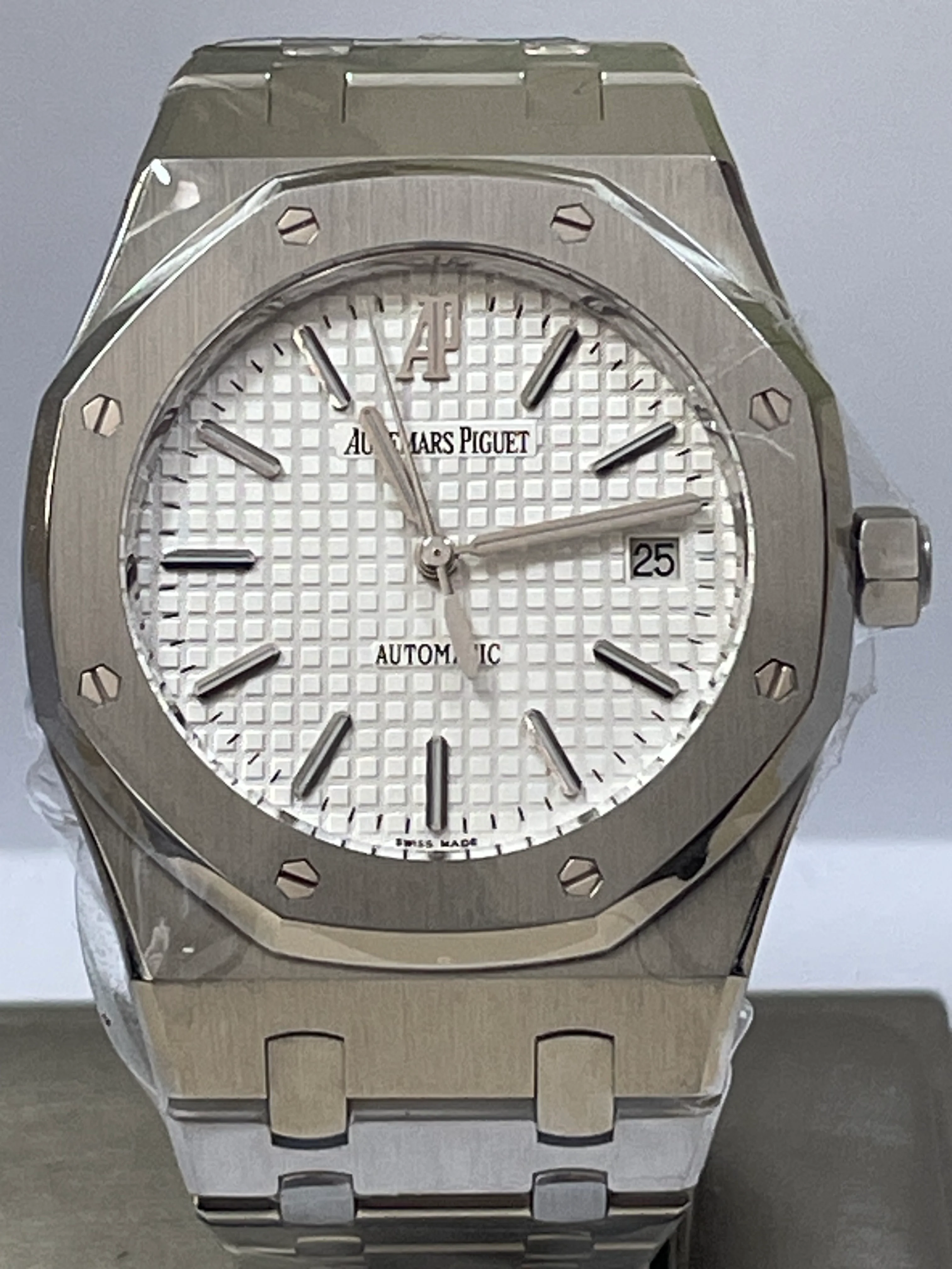 Audemars Piguet Royal Oak- 39mm - Self Winding - White Dial - 15300ST.00.1220ST.01