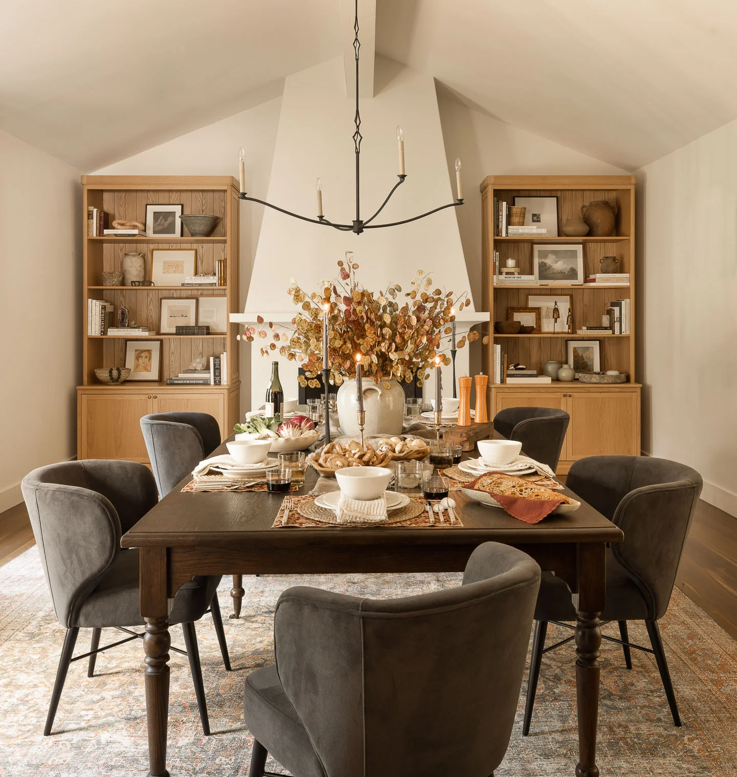 Lavi Dining Table
