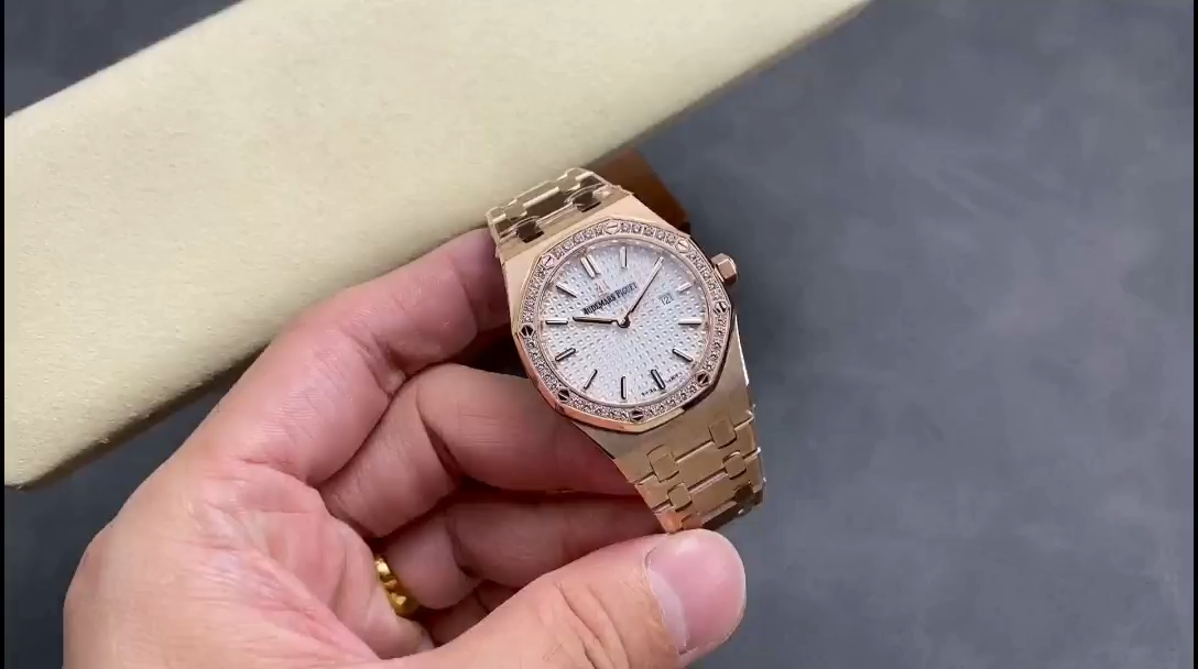 AP Royal Oak Quartz 67651OR.ZZ.1261OR.01 33 Diamond-Set 1:1 Clone