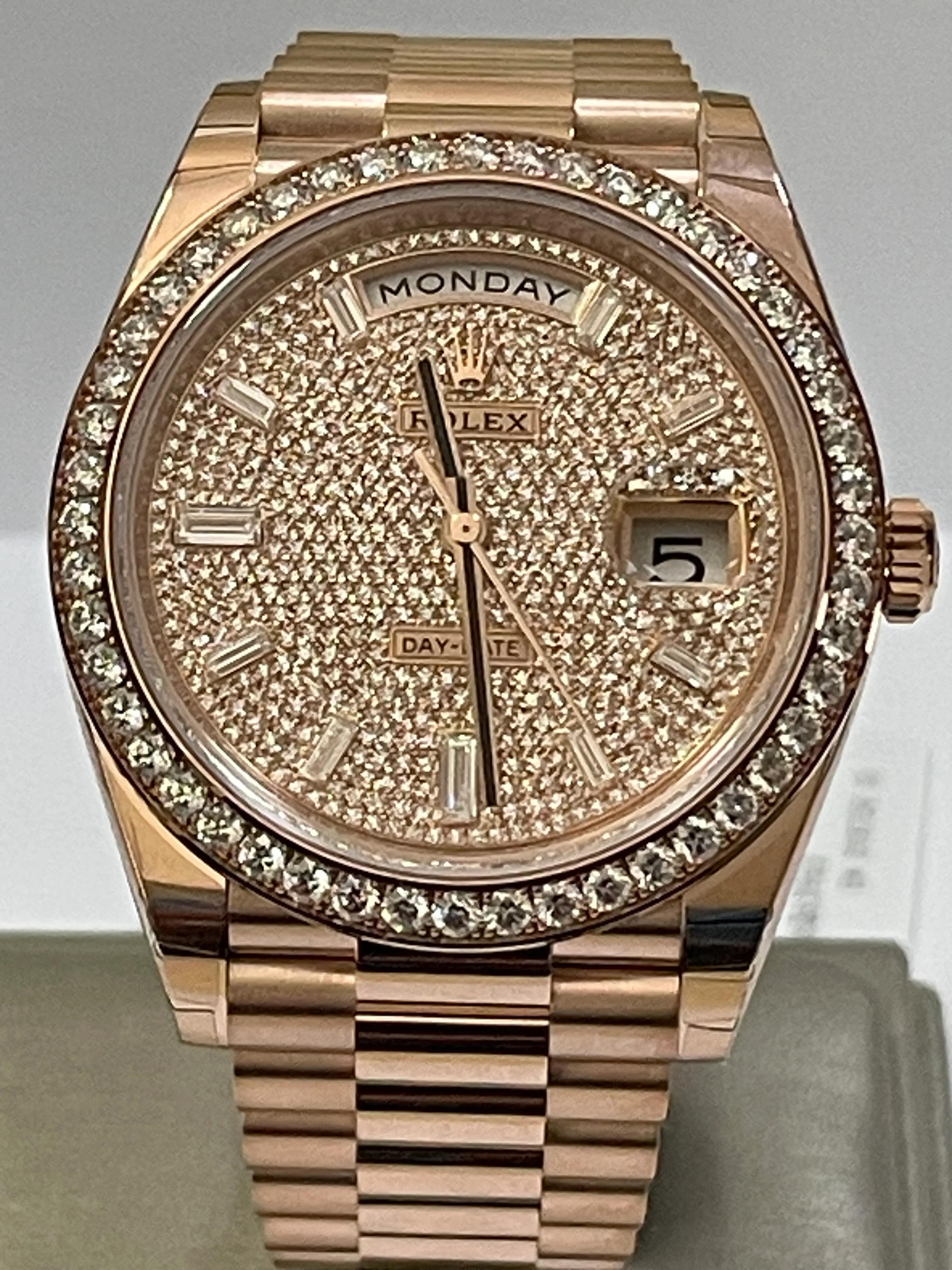 Rolex Everose Gold Day-Date 40 - 2023 - Diamond-Set Bezel - Diamond Paved Dial - President Bracelet - 228345RBR