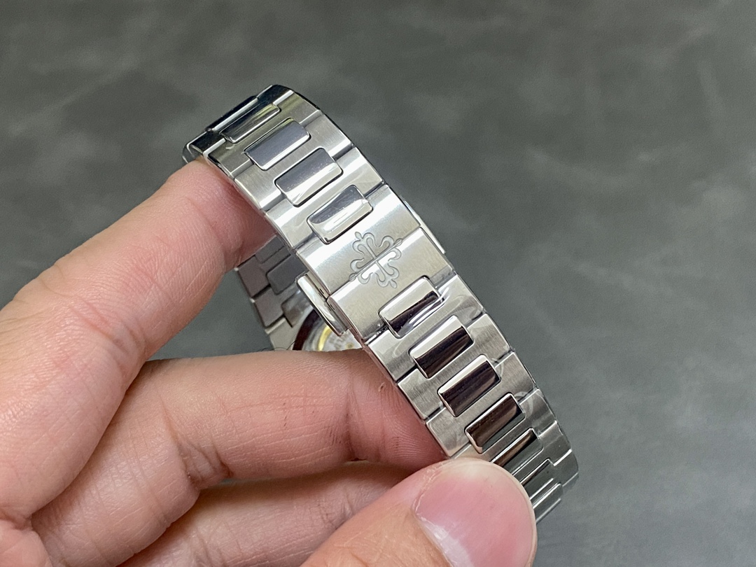 Replica Patek Philippe Nautilus 7118 1200A 011 Stainless Steel 40mm Mens Watch