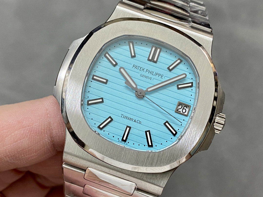 Replica Patek Philippe Nautilus 5711 1A 018 Green Dial 40mm Mens Watch