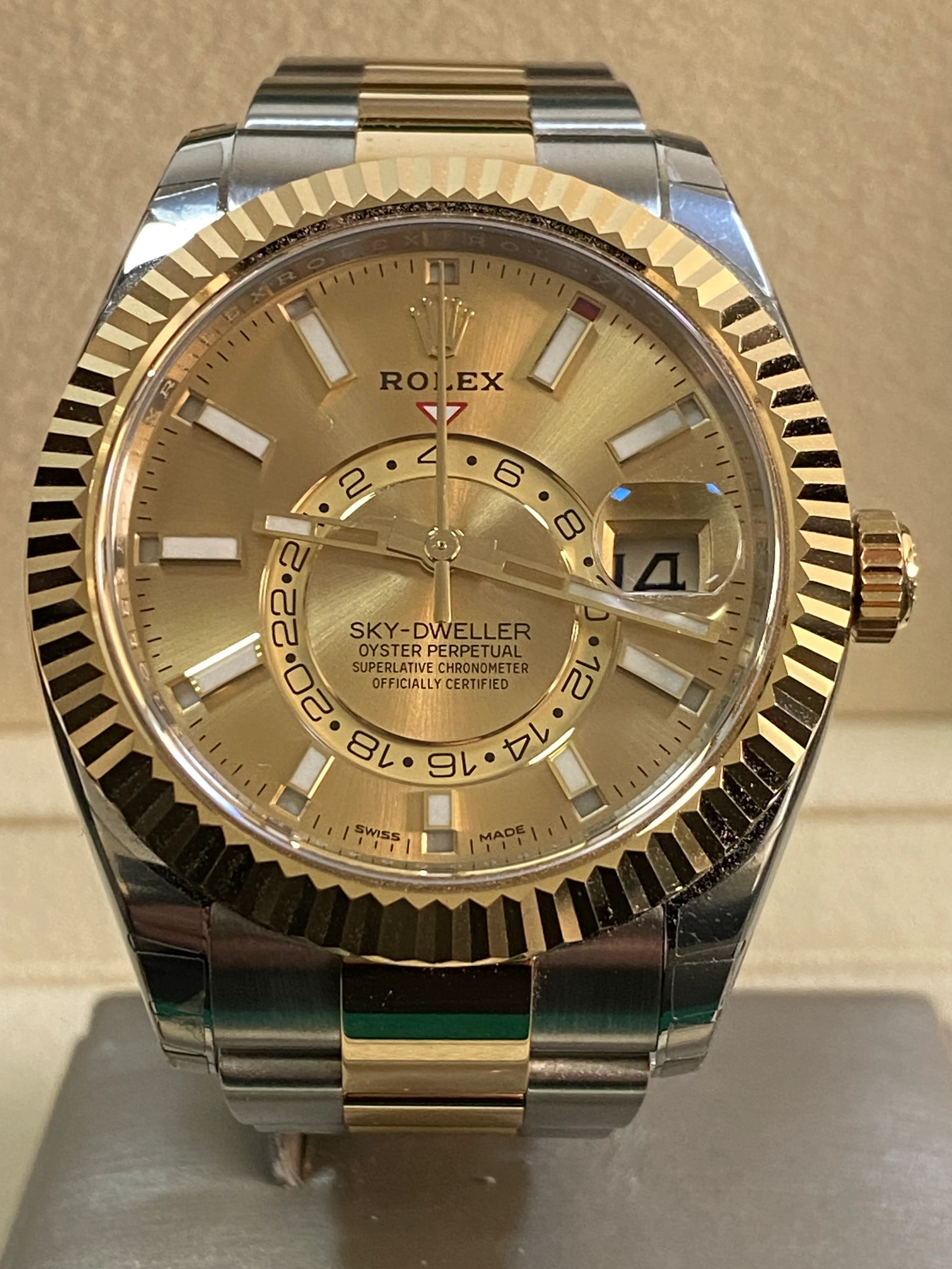 Rolex,Sky-Dweller Yellow Rolesor Sky-Dweller - Champagne Index Dial - Oyster Bracelet - 326933 
