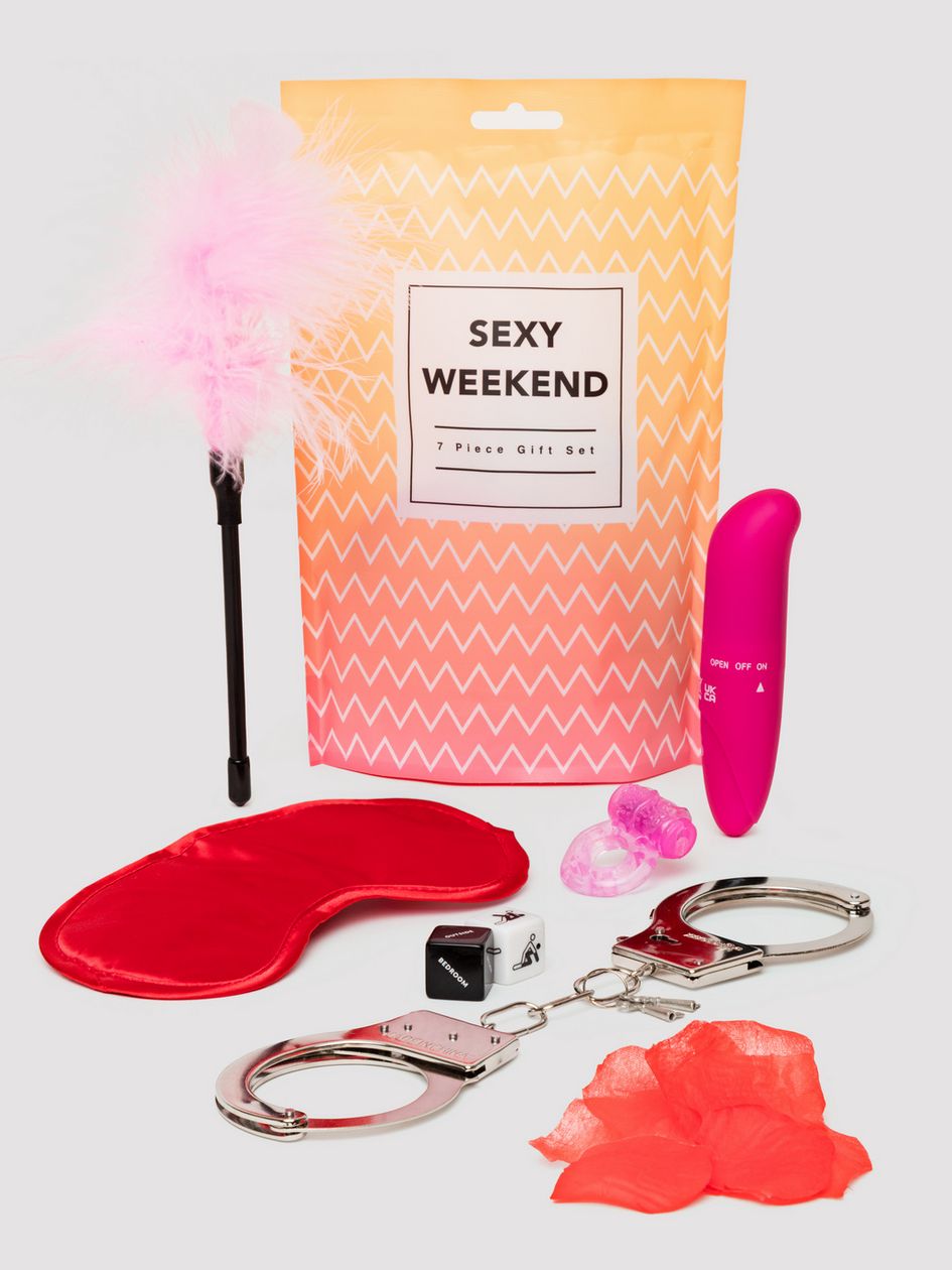 LoveBoxx Sexy Weekend Gift Bag Kit (7 Piece)