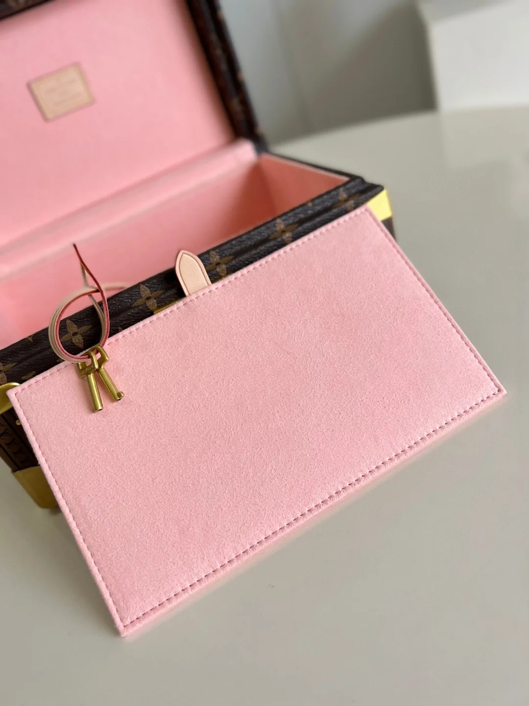 Louis Vuitton Coffret Tresor 24 For Brown/Pink Women, Womens Handbags, Shoulder Bags And Crossbody Bags 9.4in/24cm LV