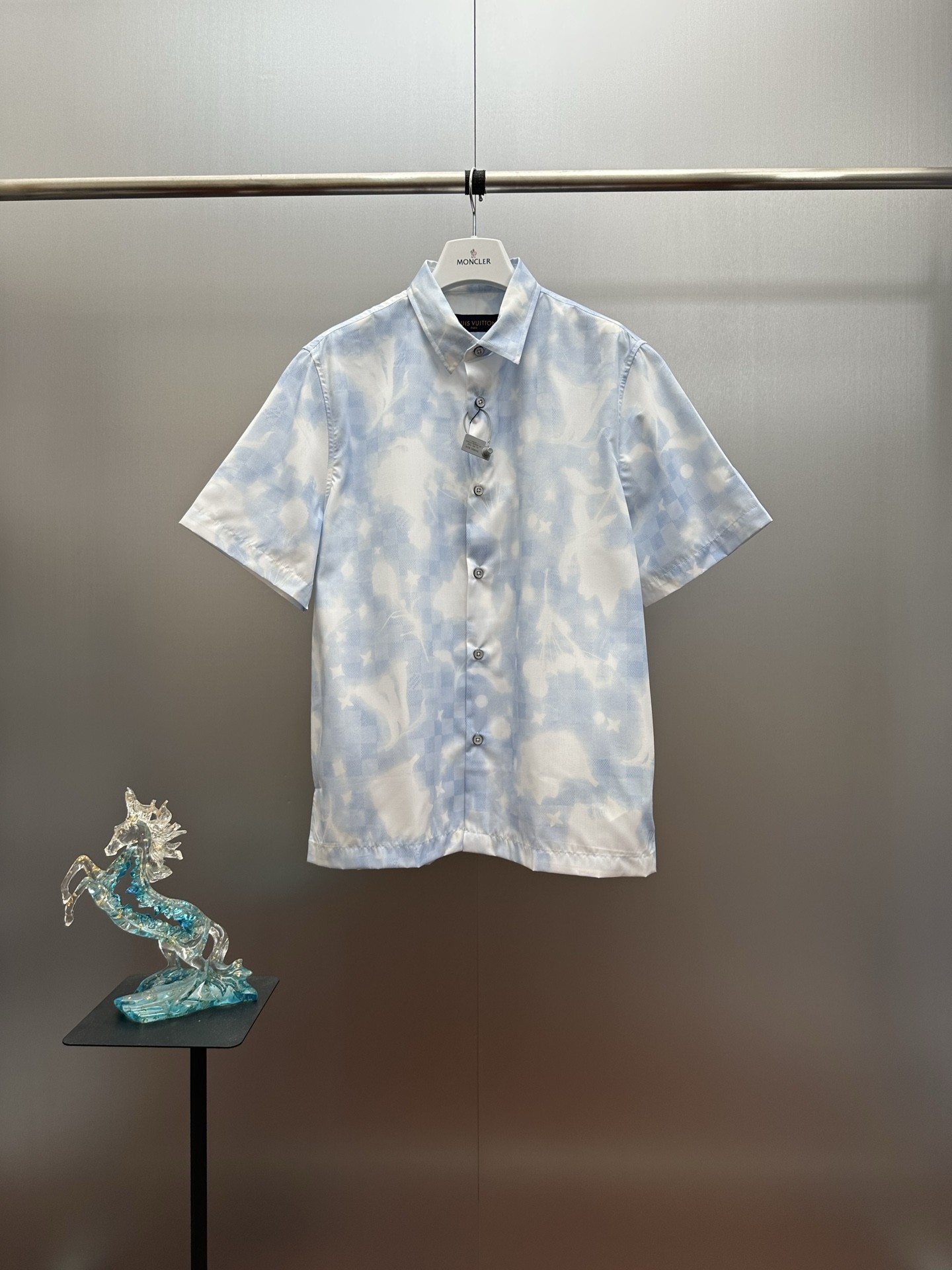 L X V Short sleeve shirt