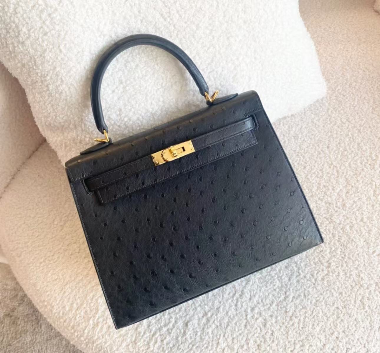Hermès Kelly 25-28 Black Ostrich Leather with Gold Buckle