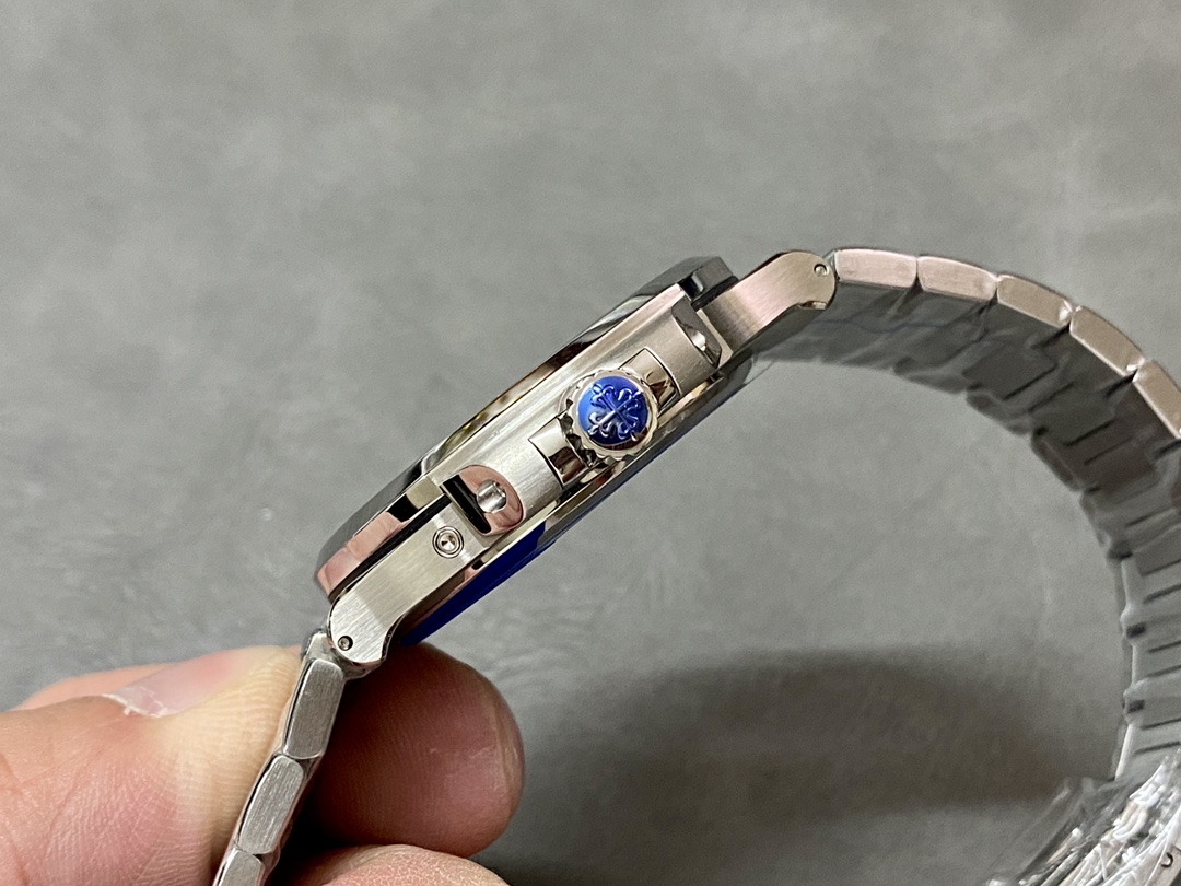 Patek Philippe Nautilus Moon Phase Stainless Steel 5712 1A 001 40mm