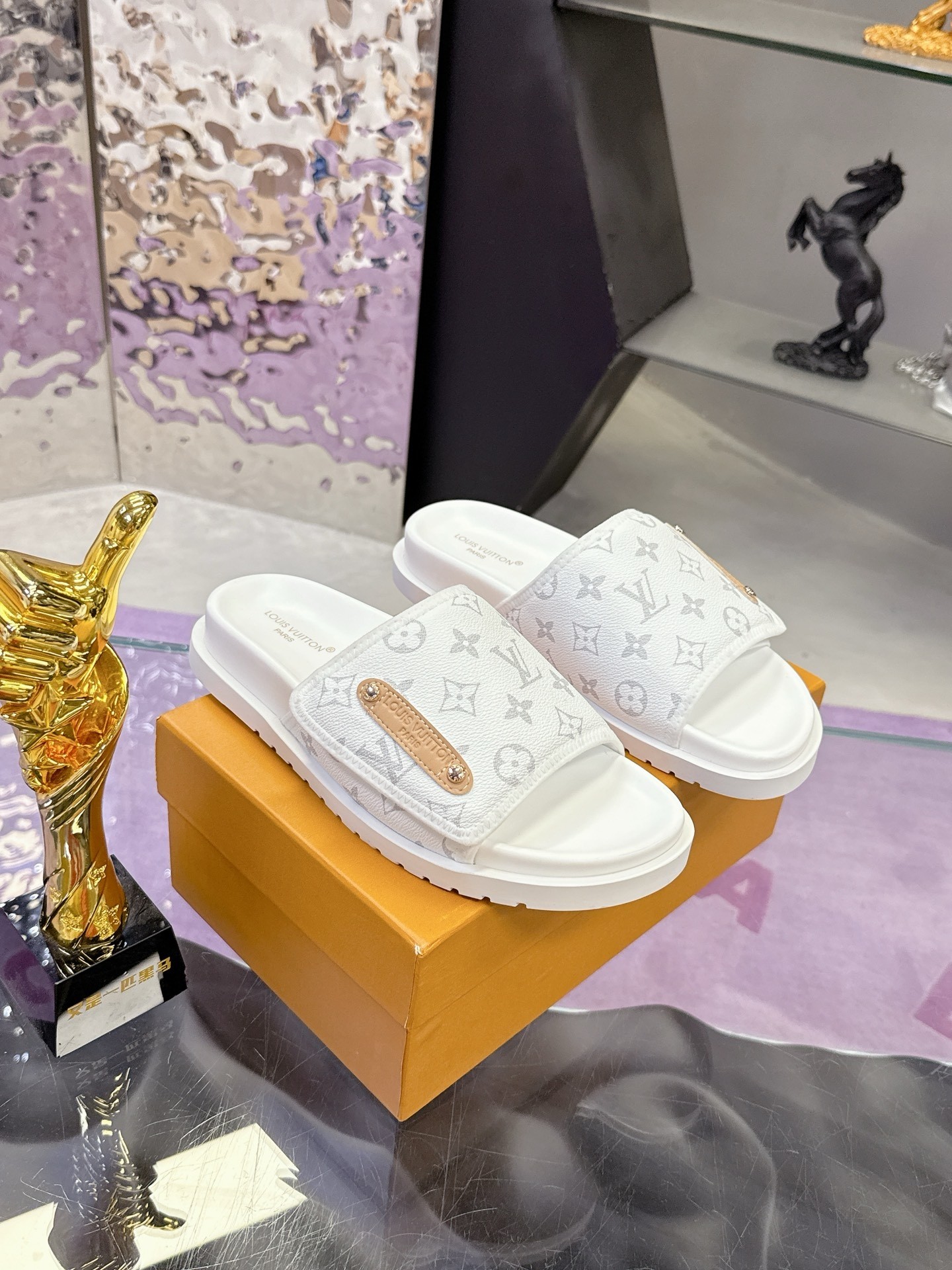 L X V SLIPPERS