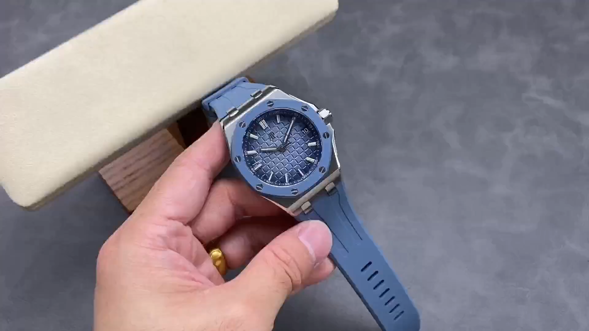 AP Royal Oak Offshore Replica Selfwinding 15605SK.OO.A350CA.01 43 Blue Strap