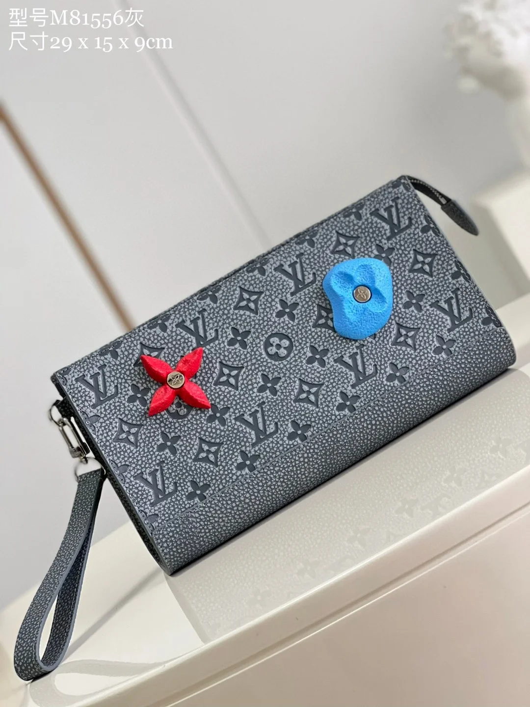 Louis Vuitton Pochette Voyage Grey For Women, Womens Handbags, Shoulder Bags And Crossbody Bags 11.4in/29cm LV
