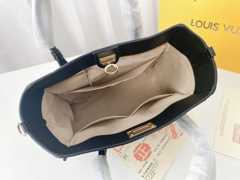 Louis Vuitton On My Side M53827