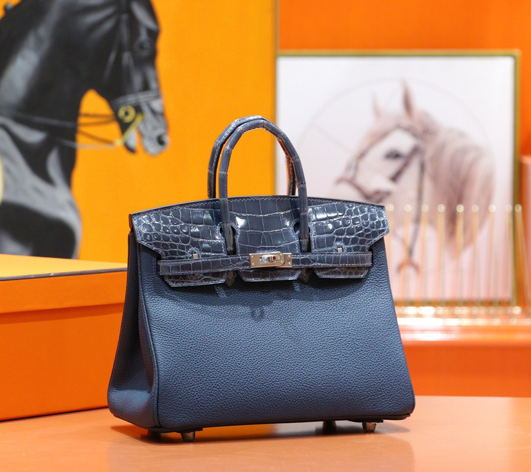 Hermes Birkin platinum bag, storm blue color, glossy crocodile skin， mixed with Togo calfskin， fully hand-sewn， silver buckle， 25-30cm long customization