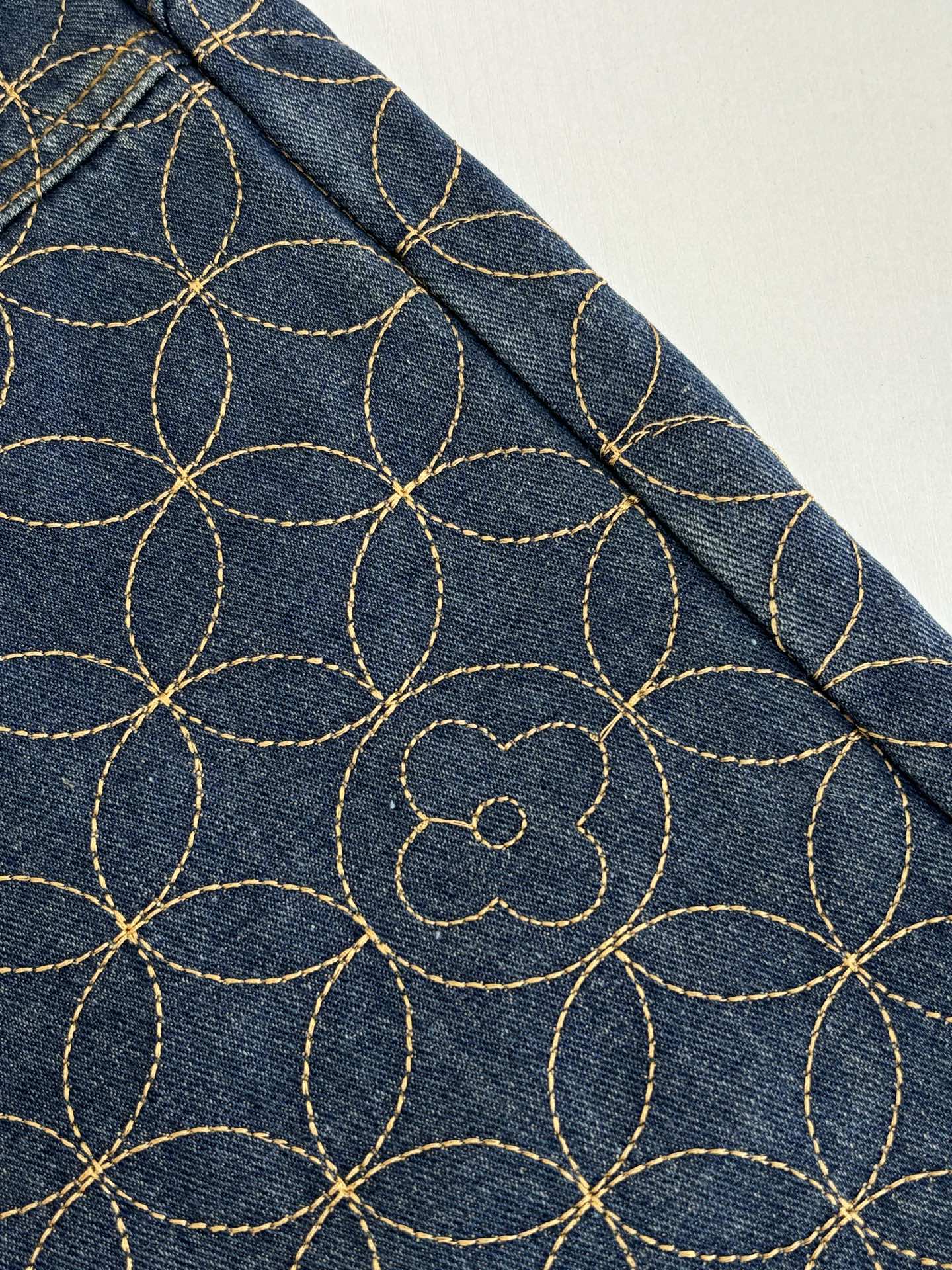 Louis Vuitton Unisex Jeans Size S-XL