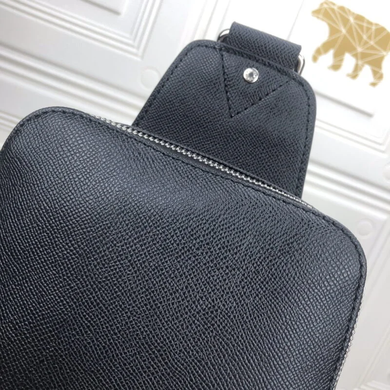 Louis Vuitton Avenue Sling Bag M30443