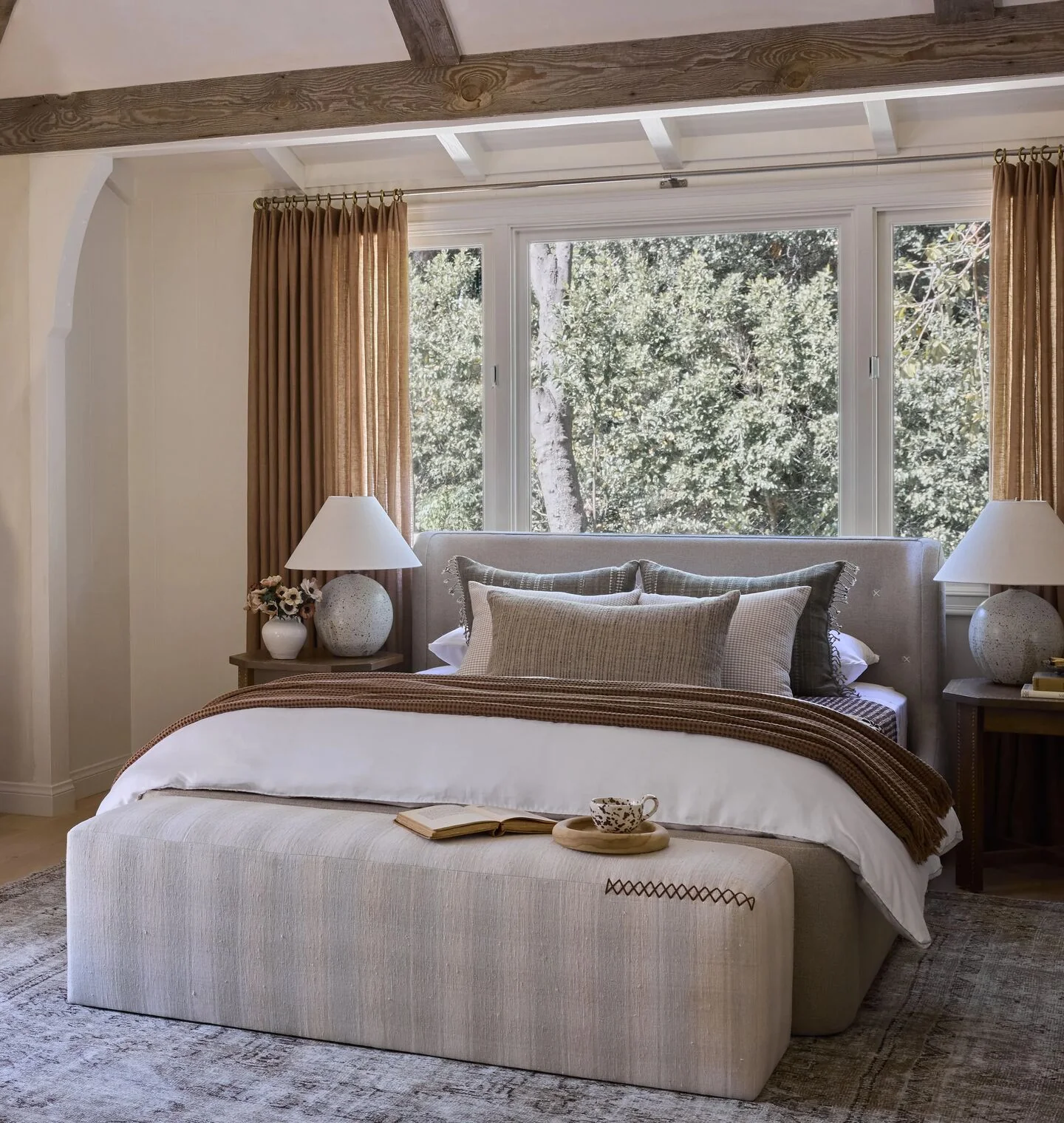 Serina Bed