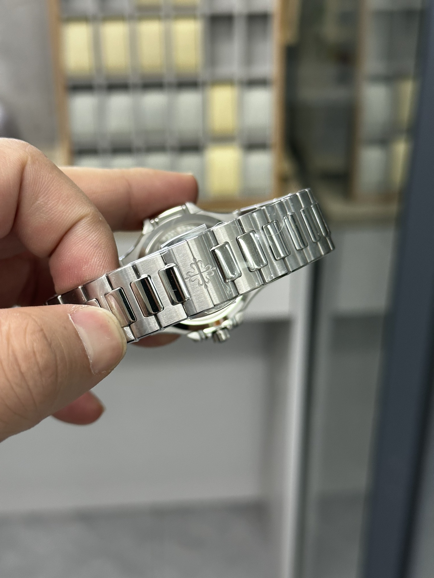 Patek Philippe Nautilus Automatic Diamond Grey Dial 7118 1200A 011 35.2mm