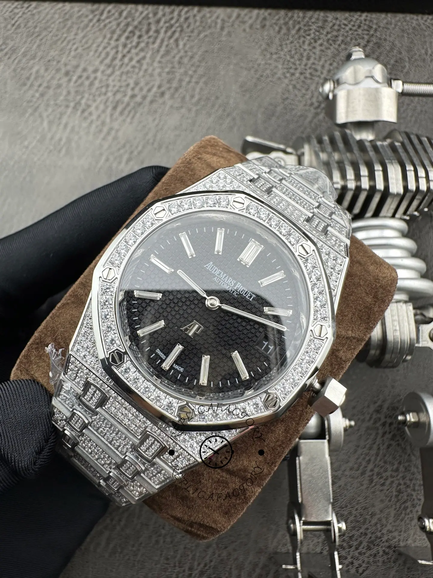 AP Royal Oak Extra-Thin 39mm 15202BC.ZZ.1241BC.03 Replica