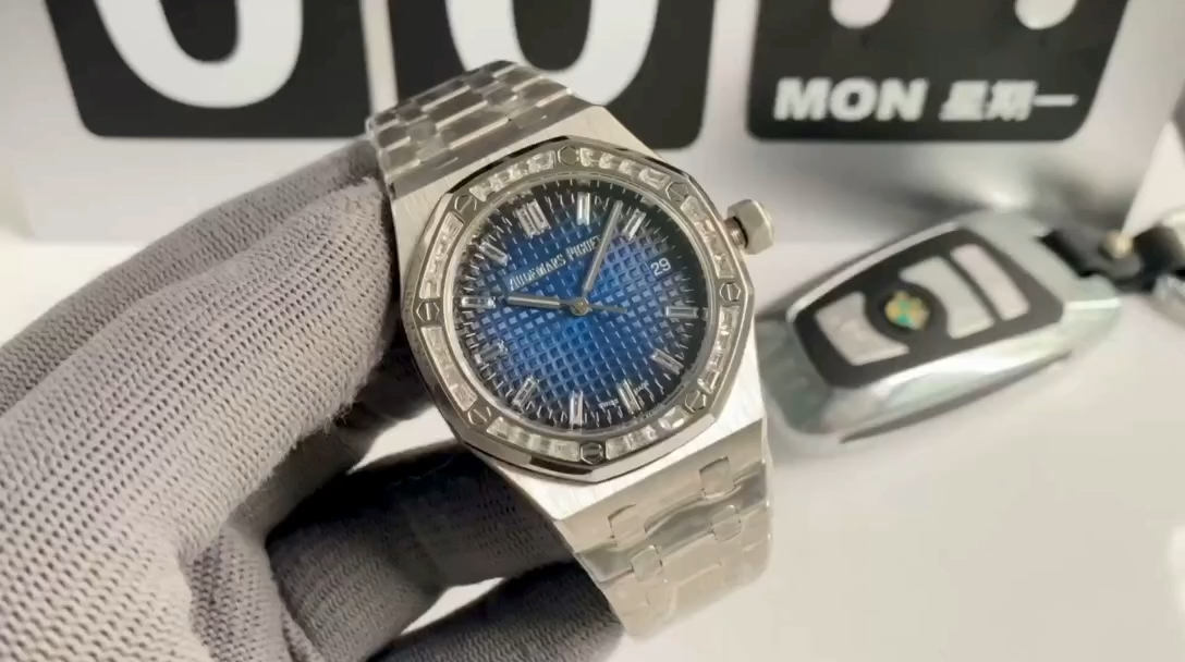 AP 15551BC.ZZ.1356BC.01 Royal Oak 37 Baguette Diamond-Set 1:1 Clone Smoked Blue