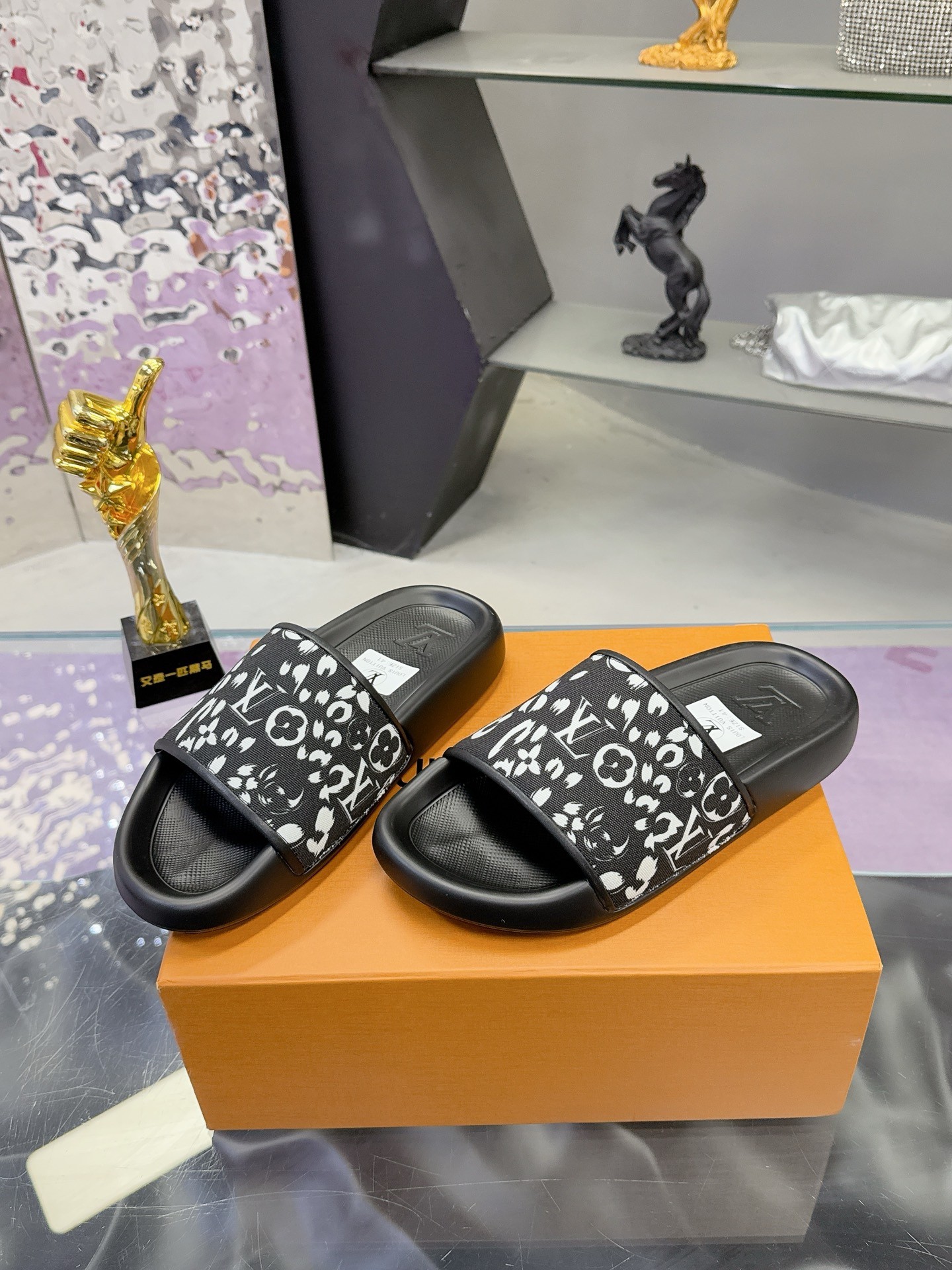 L X V SLIPPERS detail 3
