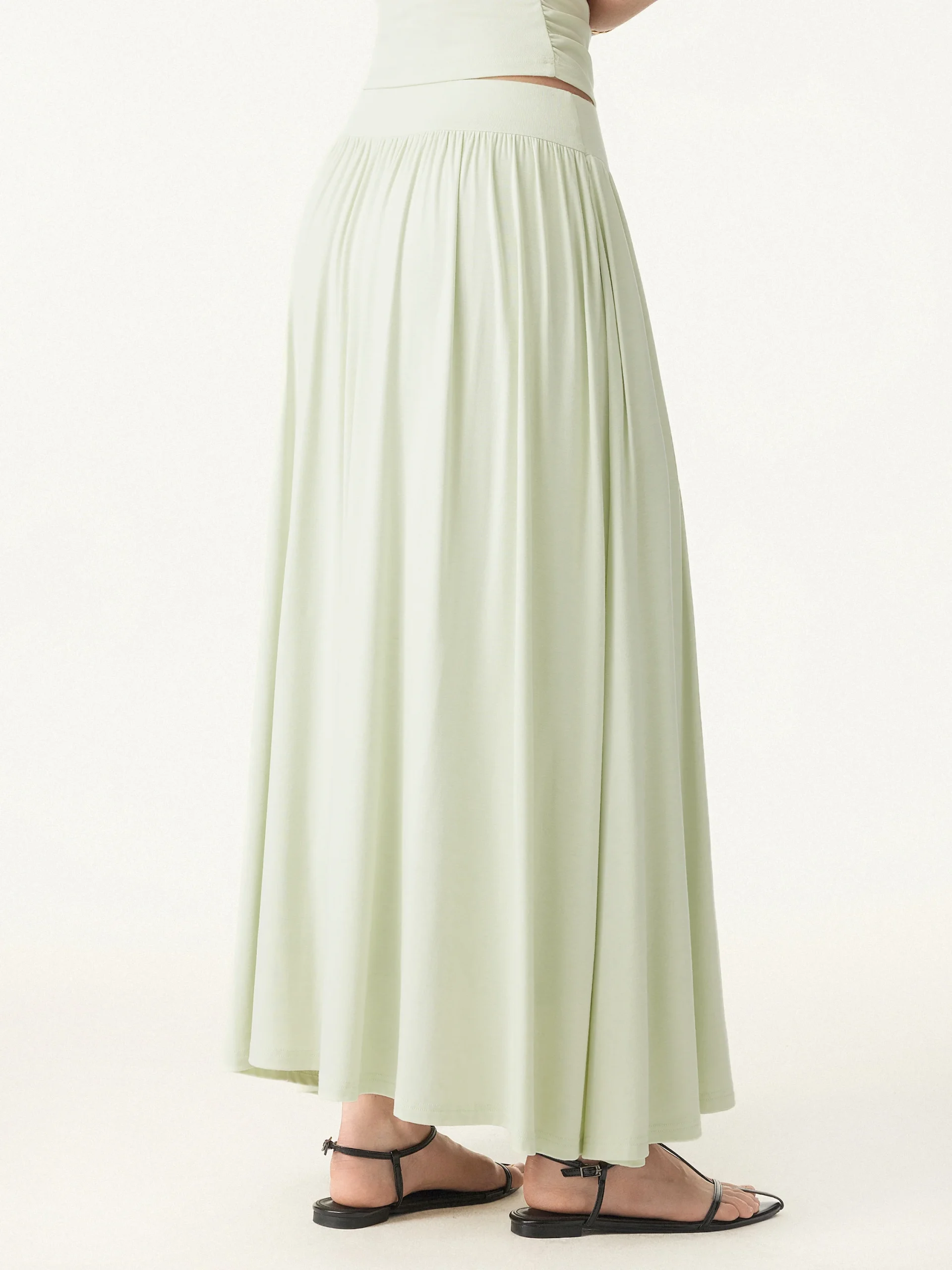 Ultrasoft V-shape Waist Gathred Maxi Circle Skirt with Pockets