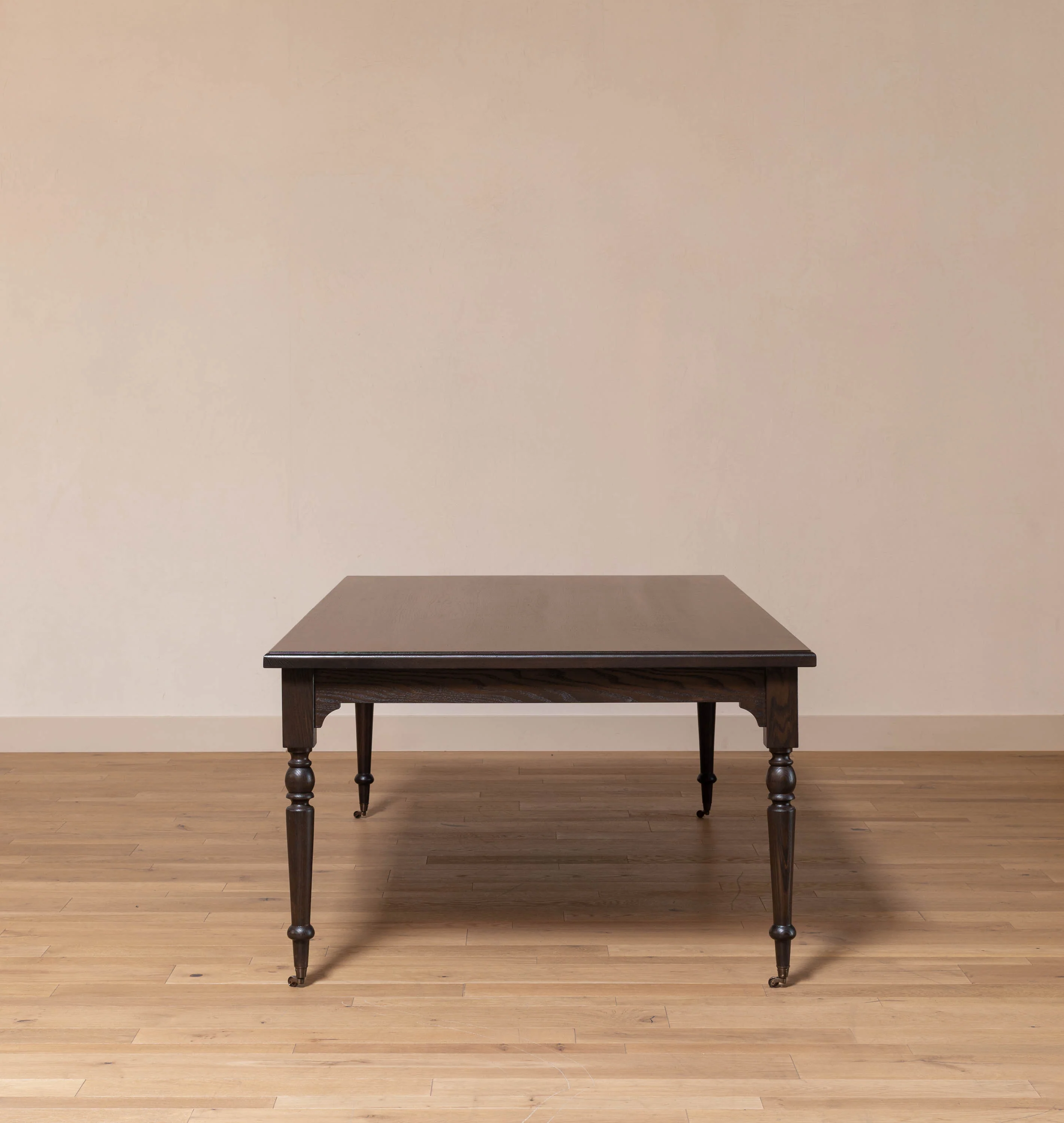 Lavi Dining Table