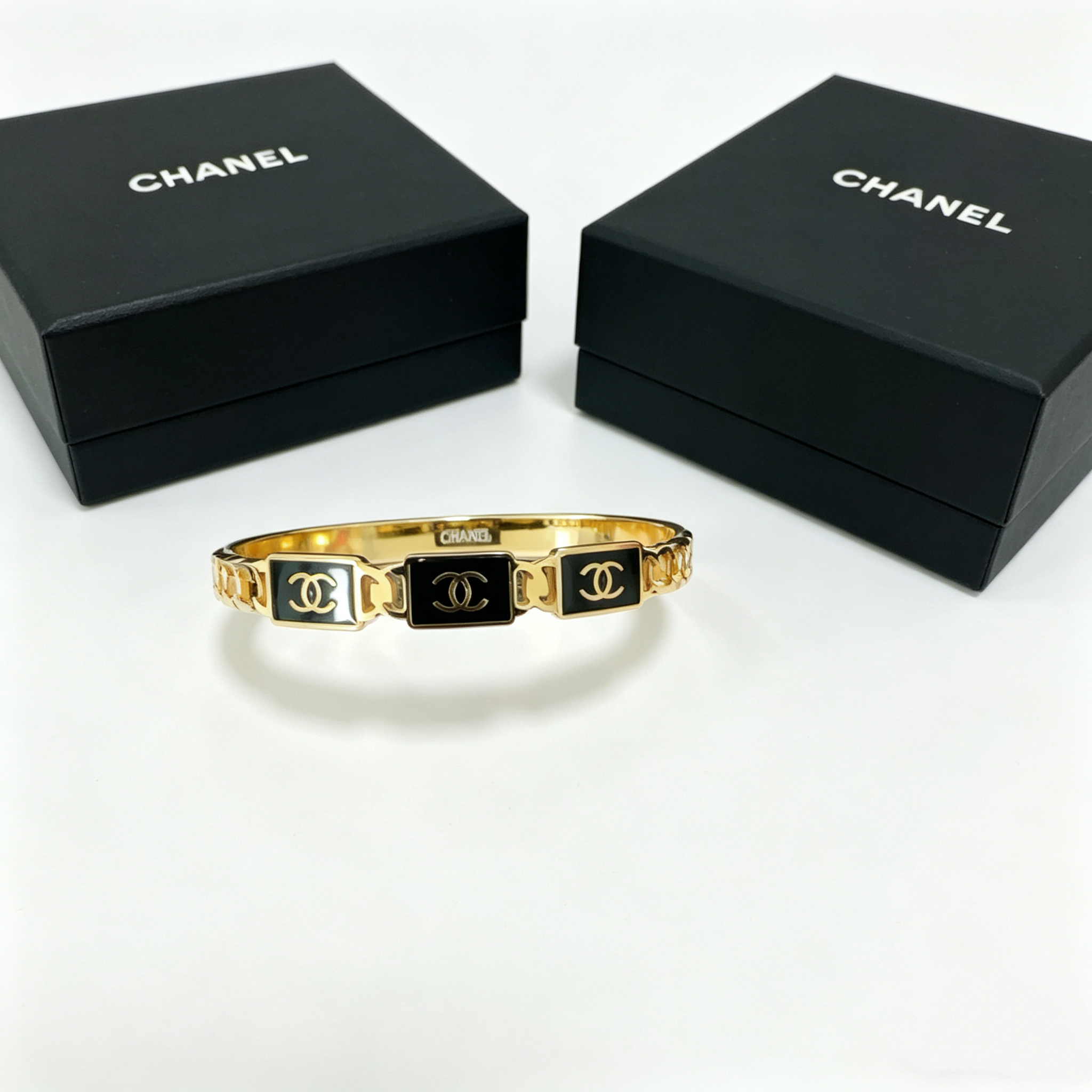 C—Hollow-out single-layer metal bangle