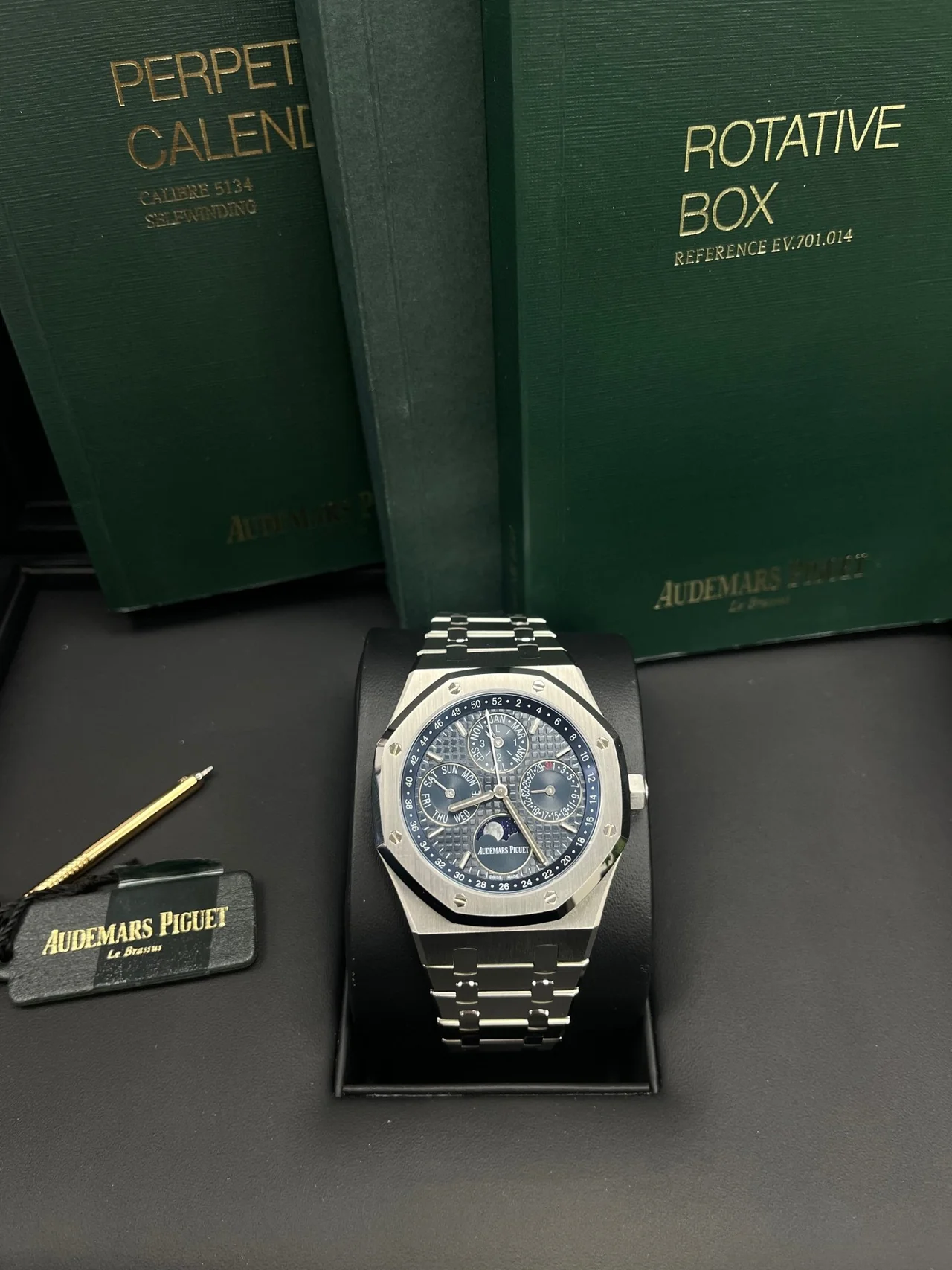 Royal Oak Perpetual Calendar Ref. 26574ST.OO.1220ST.02 41mm