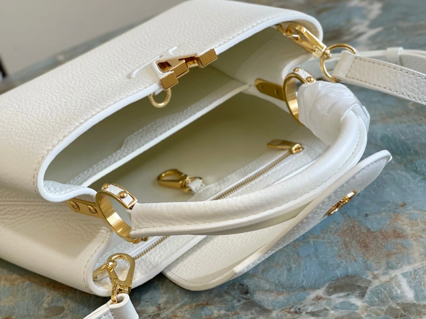 Louis Vuitton Capucines BB White For Women, Womens Handbags, Shoulder Bags And Crossbody Bags 10.6in/27cm LV