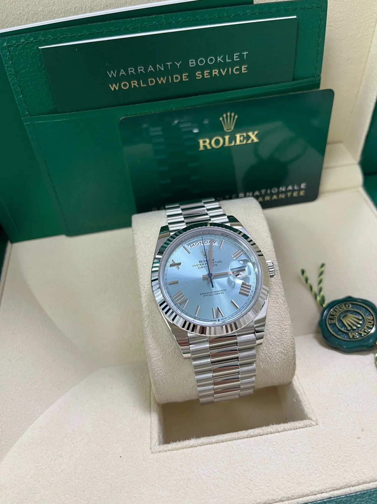 Rolex Day-Date 228236 0012 Fluted Bezel Ice Blue Dial 40MM Mens Replica Watch