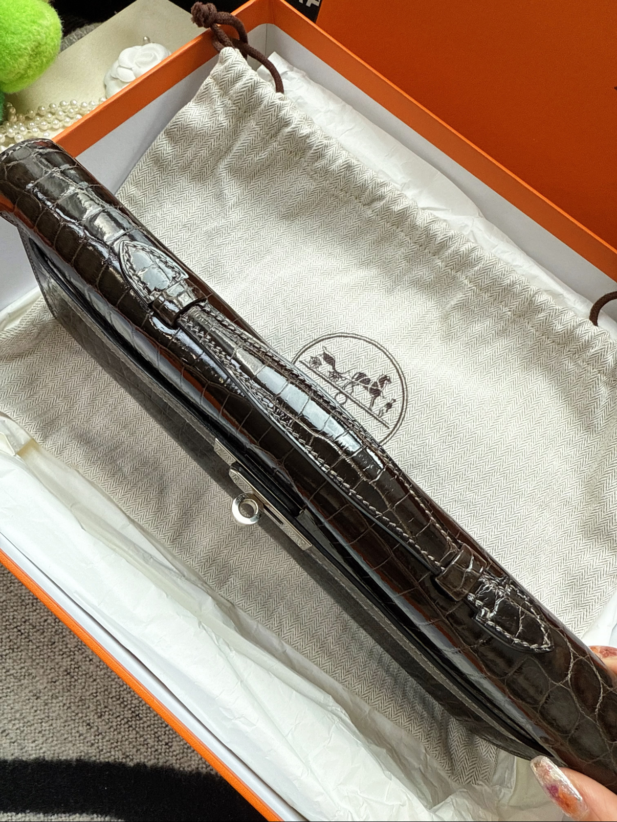 Hermès Kelly cut shiny crocodile leather