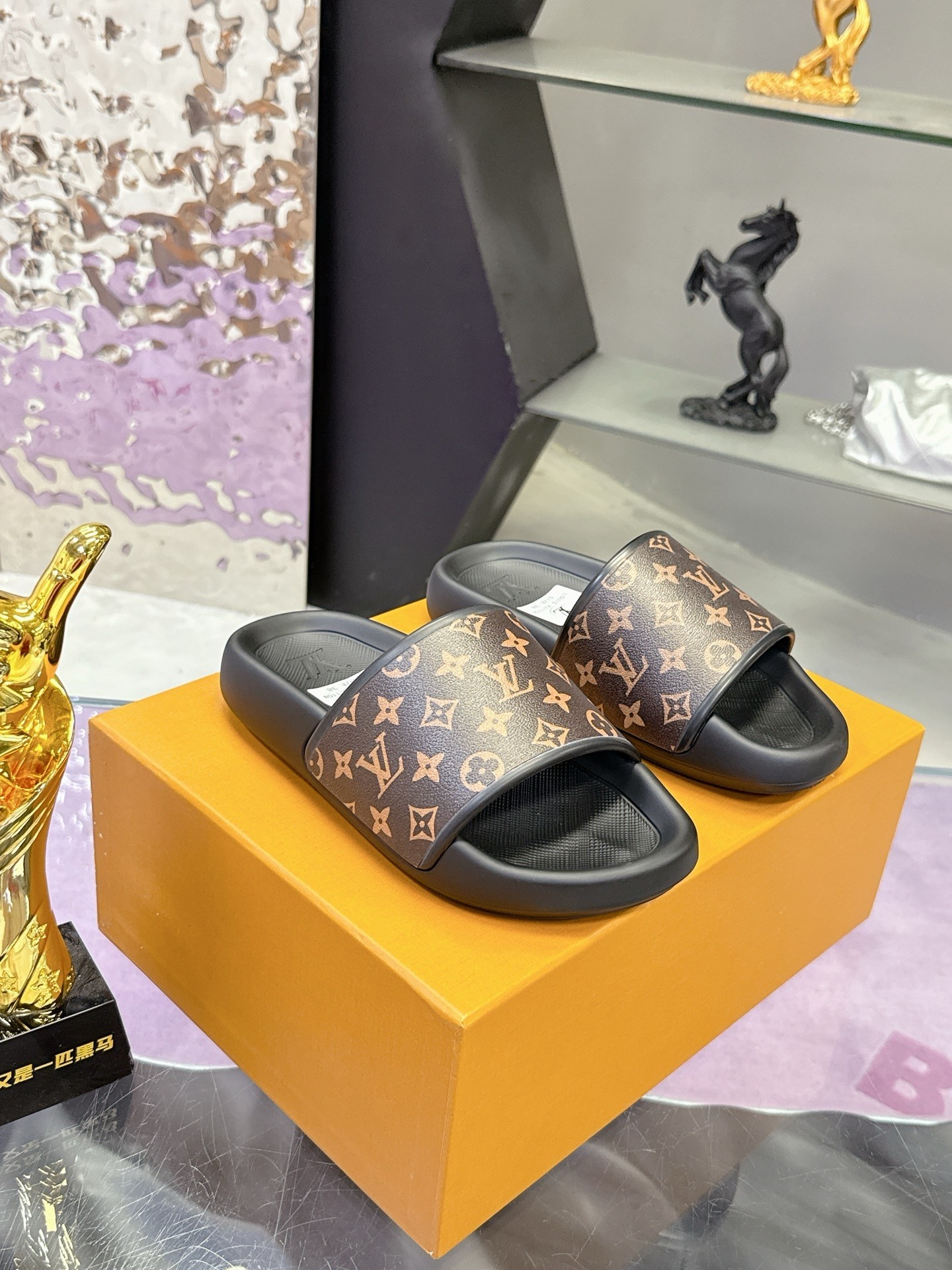 L X V SLIPPERS