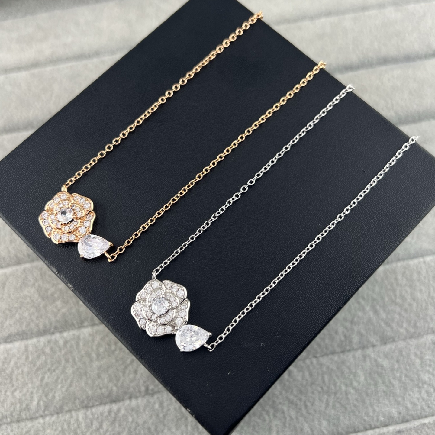 Camellia teardrop pendant necklace - Artisantouchss