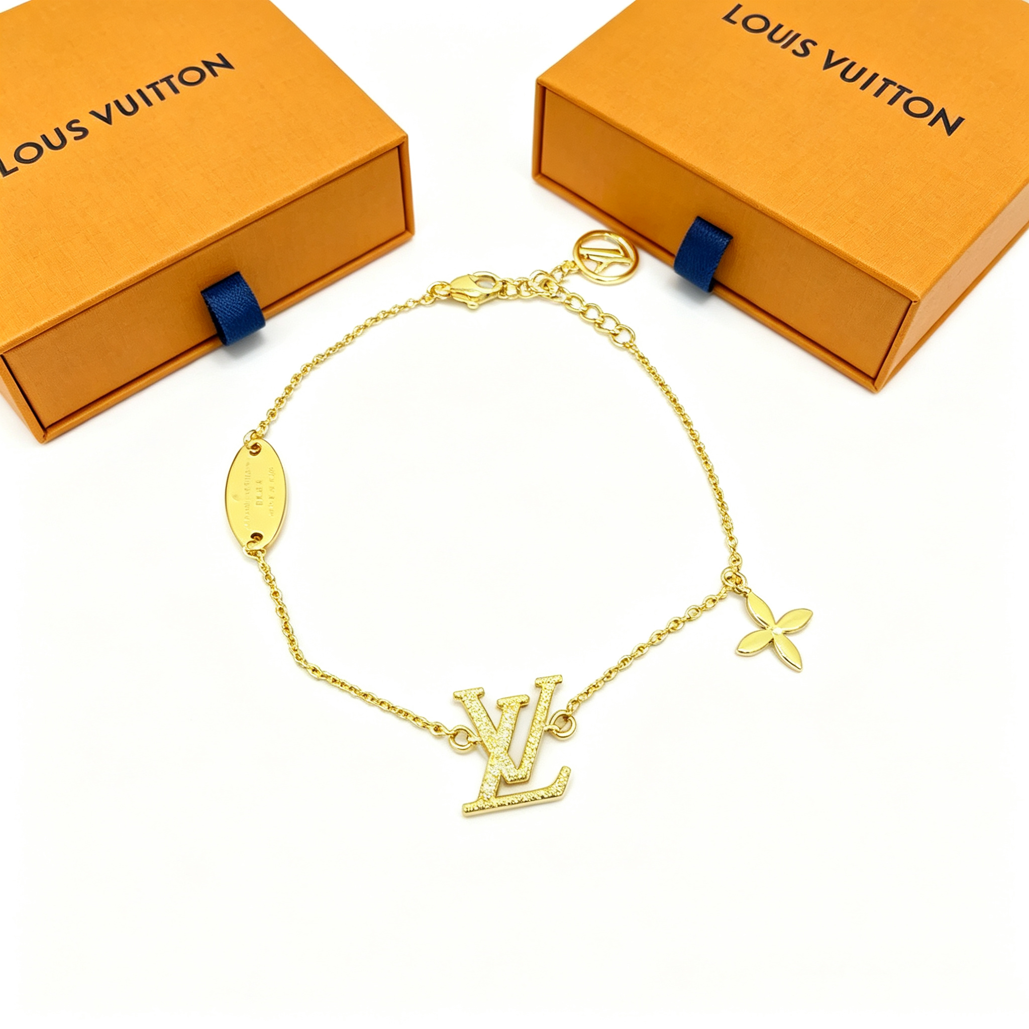 L — Metal Bracelet Single Pendant Style