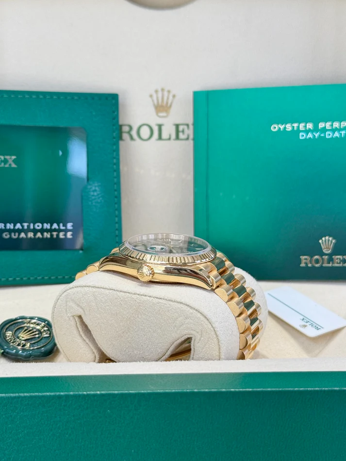Rolex 2024 Day-Date m128238-0118 Green Dial Yellow Gold Bracelet